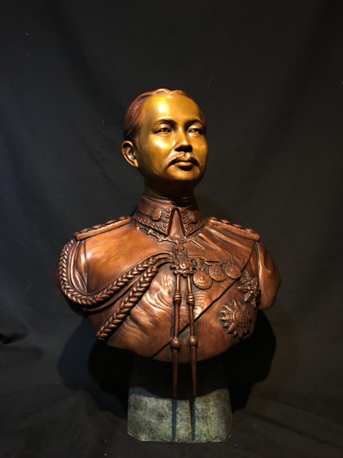 รัชกาลที่ 5 ครึ่งพระองค์ (ขนาดเท่าจริง)