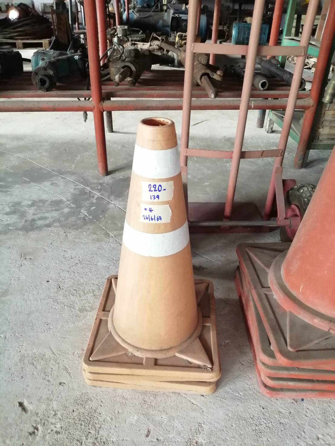 กรวยจราจร 50 cm. มีแถบ