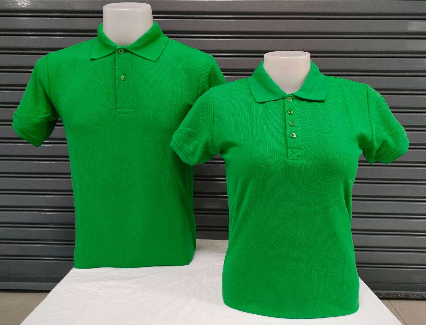 เสื้อโปโลสีเขียวเข้ม