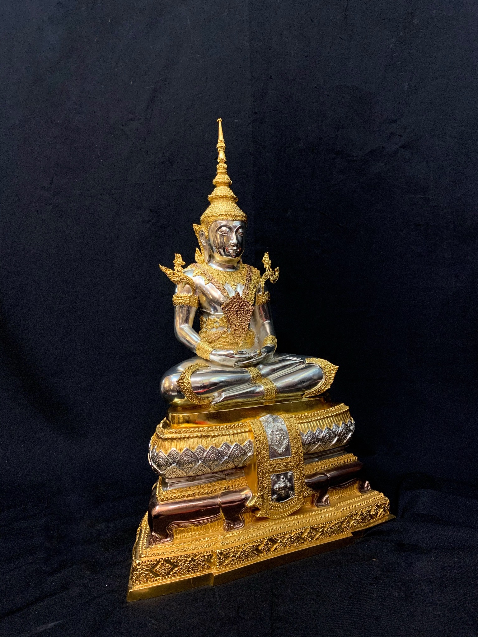 พระแก้วมรกต ทรงเครื่องฤดูร้อน หน้าตัก 9 นิ้ว