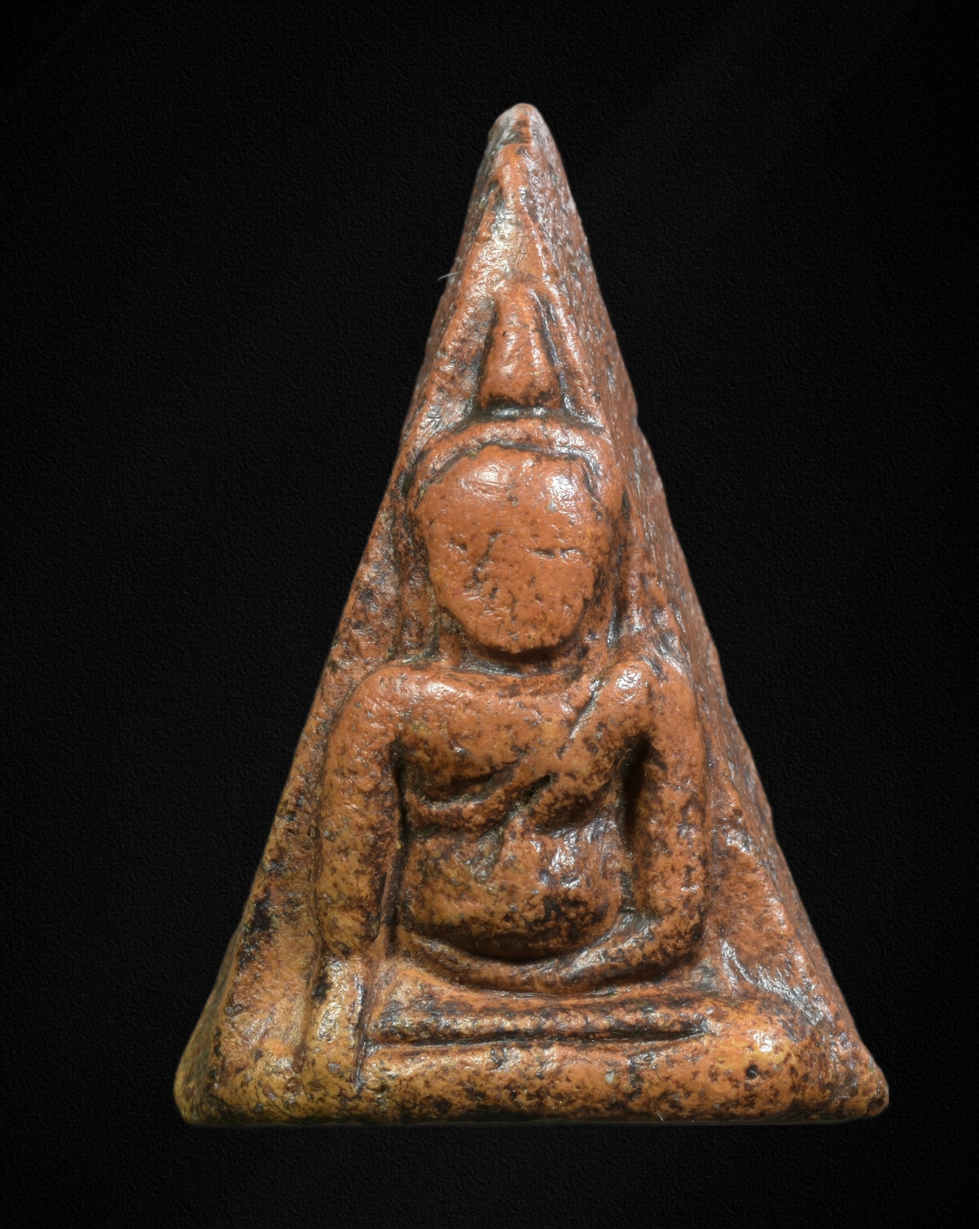 พระนางพญา พิมพ์เข่าตรง