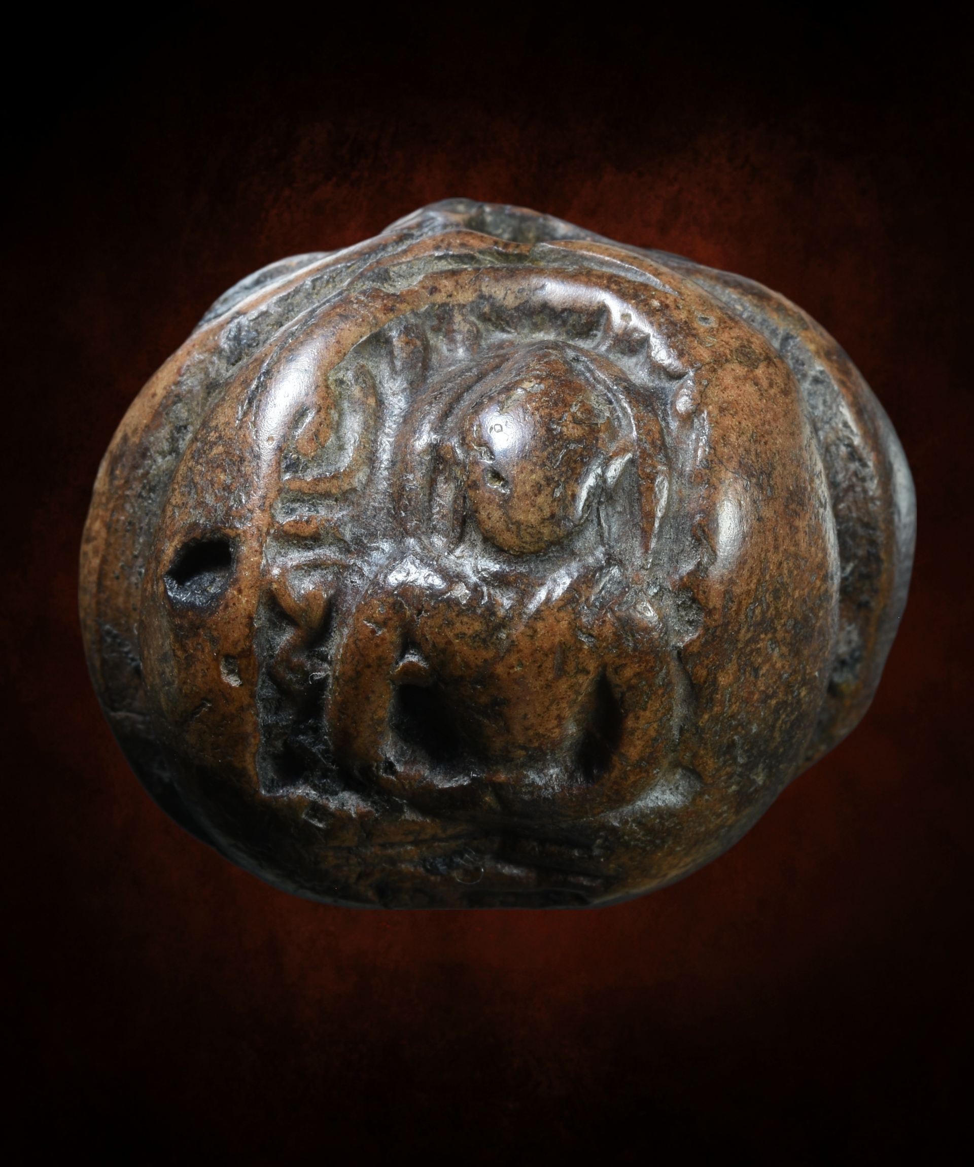 พระซุ้มกอสามหน้า เนื้อดิน