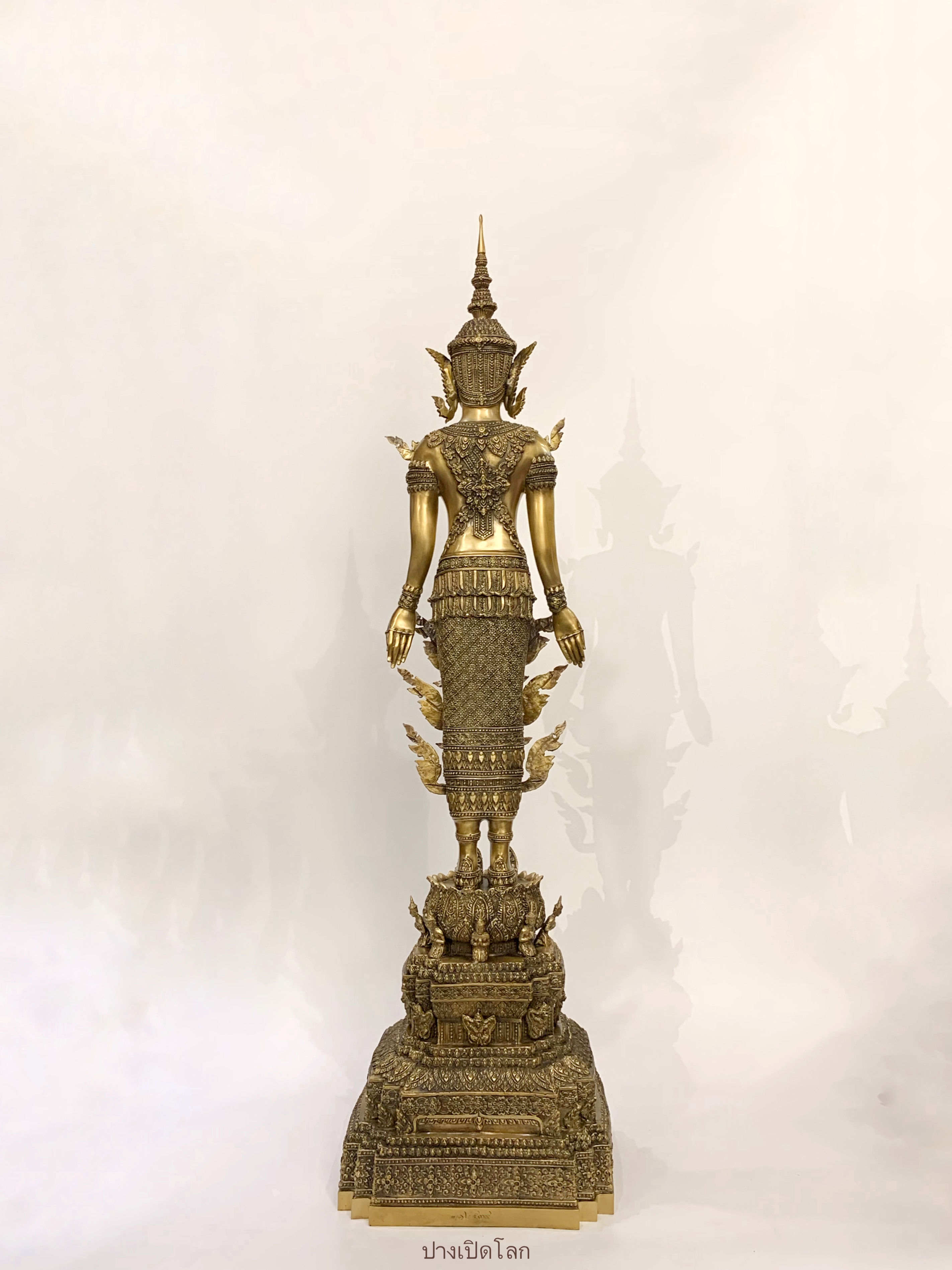 พระพุทธรูป ปางเปิดโลก ทรงเครื่องจักรพรรดิ์ หน้าตัก 9 นิ้ว