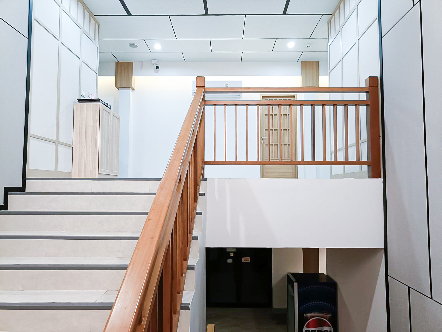 ติดตั้งเครื่องเสียง เดินสายลำโพง ติดลำโพง 6 ใบ แอมป์ขยายเสียง 1 เครื่อง ร้าน NIGIWAI ปากซอยสายไหม 73 ในงบประมาณ 18,500 บาท