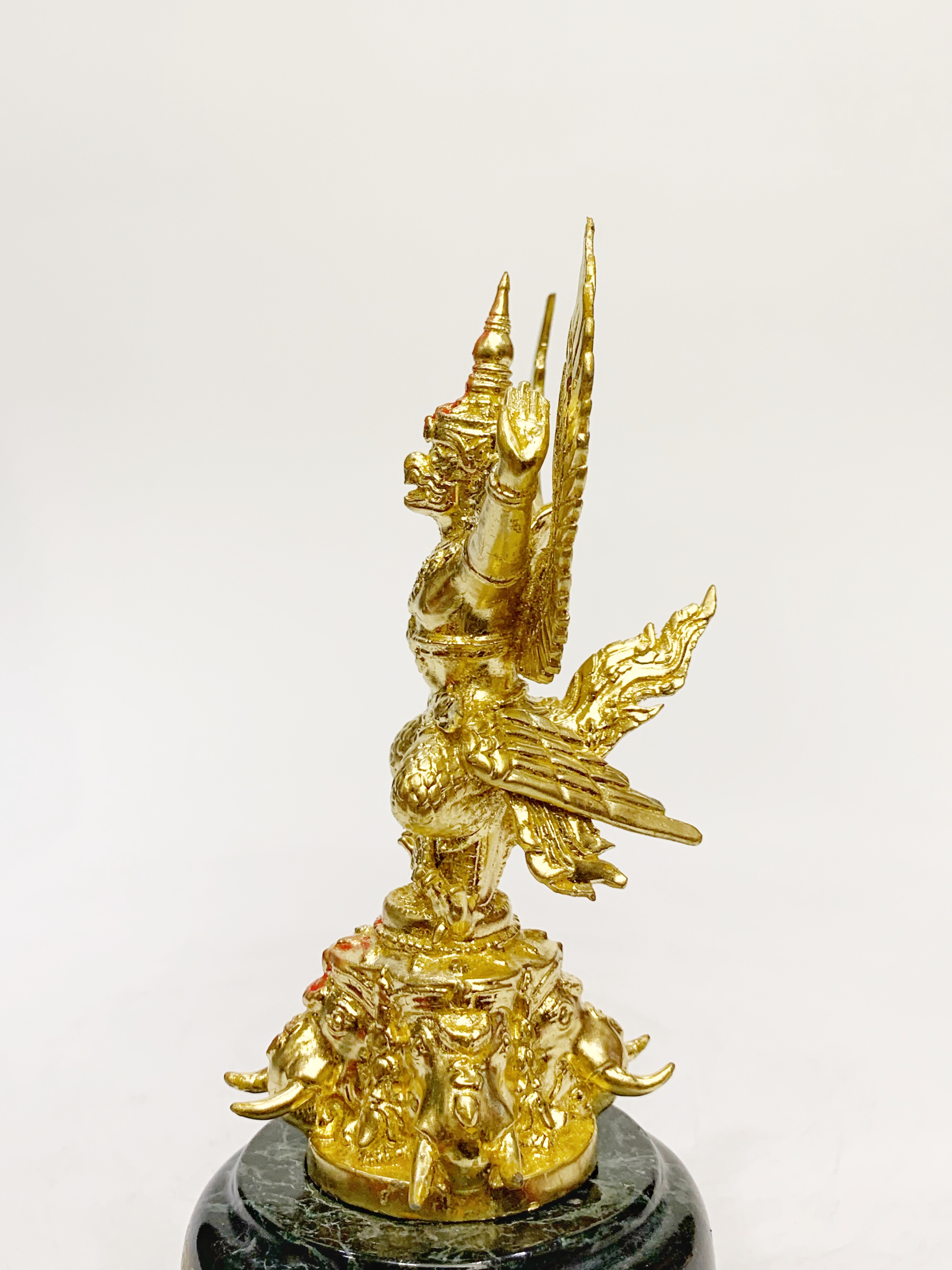 พญาครุฑ องค์บูชา รุ่น มหาเศรษฐี สูง 8 นิ้ว (ขนาดกลาง) พร้อมฐานมะค่า