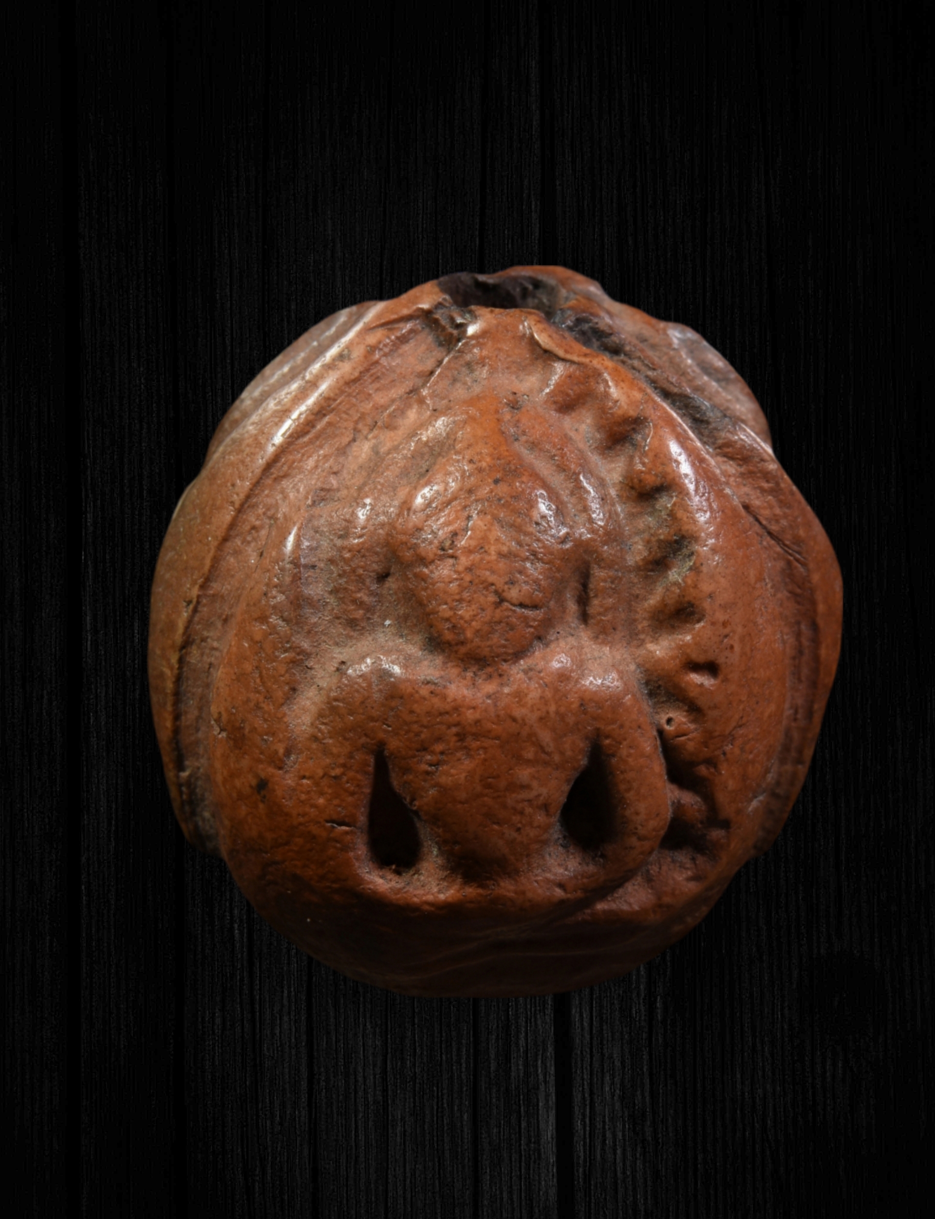 พระซุ้มกอสามด้าน เนื้อดิน