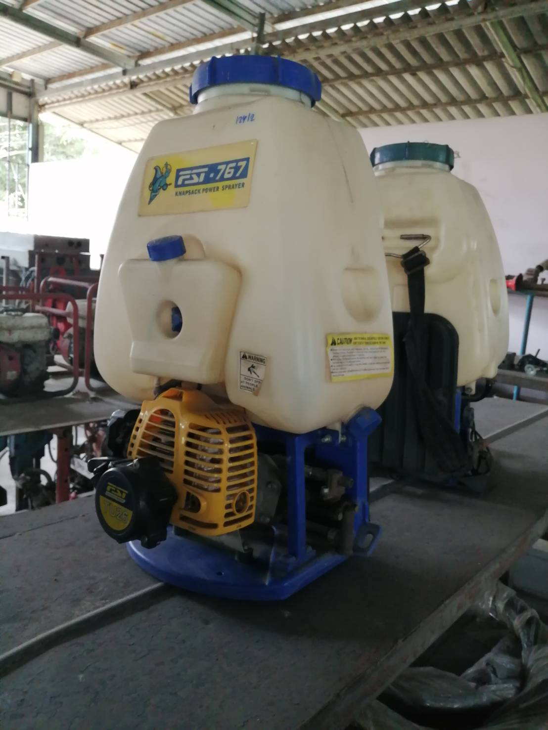 เครื่องพ่นยาสะพายหลัง FST-767