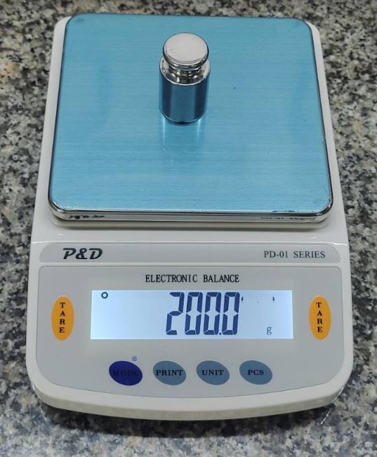 เครื่องชั่งละเอียด 5000 g. ค่าละเอียด 0.1 g.