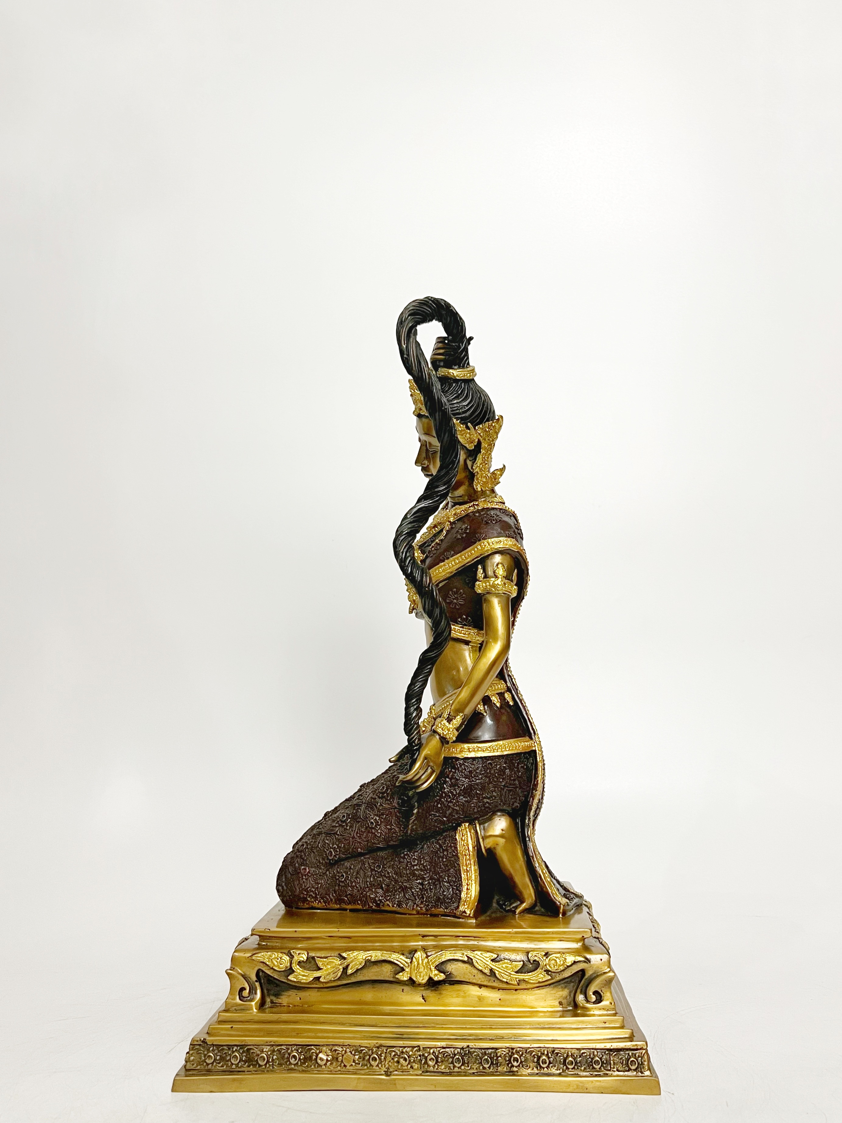 พระแม่ธรณีบีบมวยผม หน้าตัก 9 นิ้ว