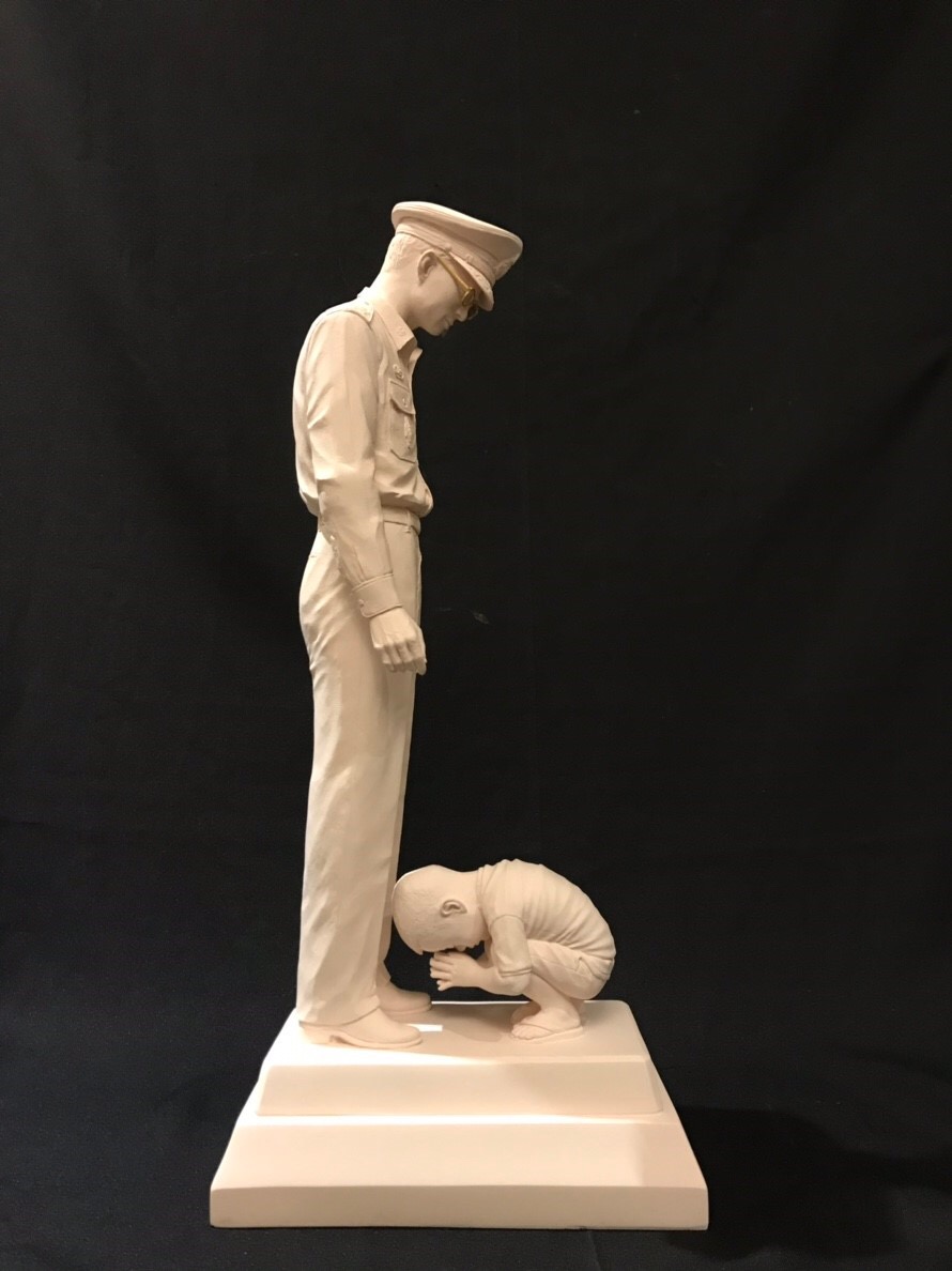 รัชกาลที่ 9 เด็กก้มกราบ