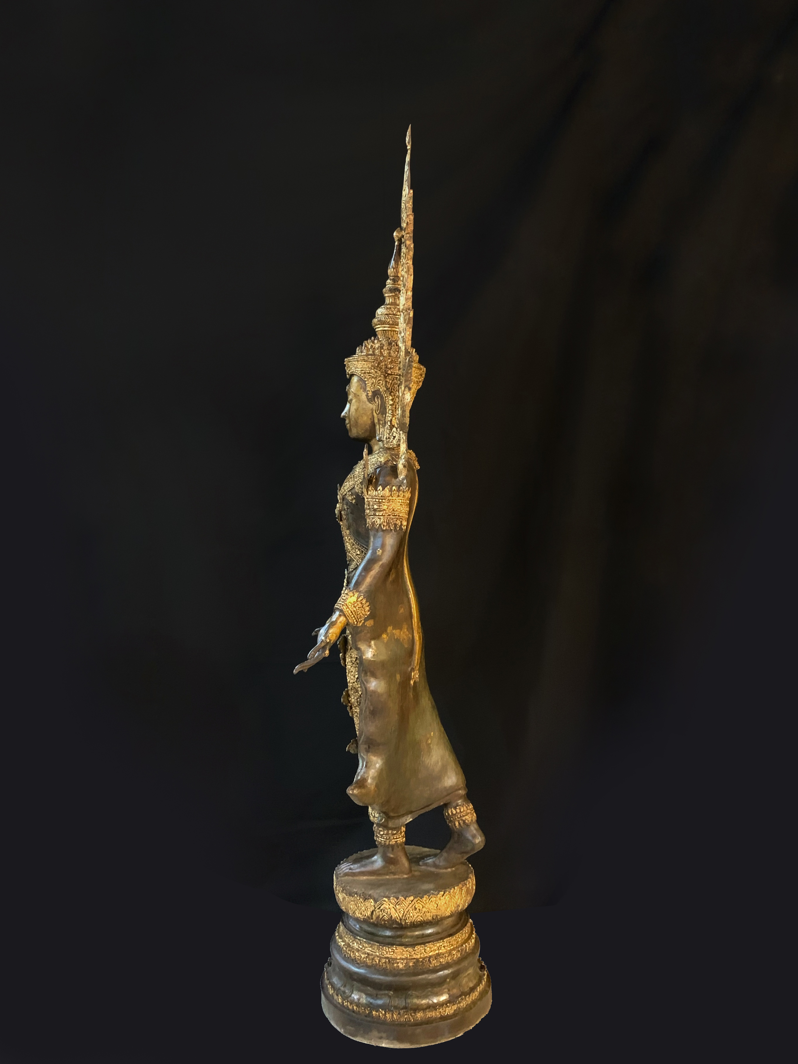 พระพุทธมหาจักรพรรดิ ปางเปิดโลก สูง 2 เมตร