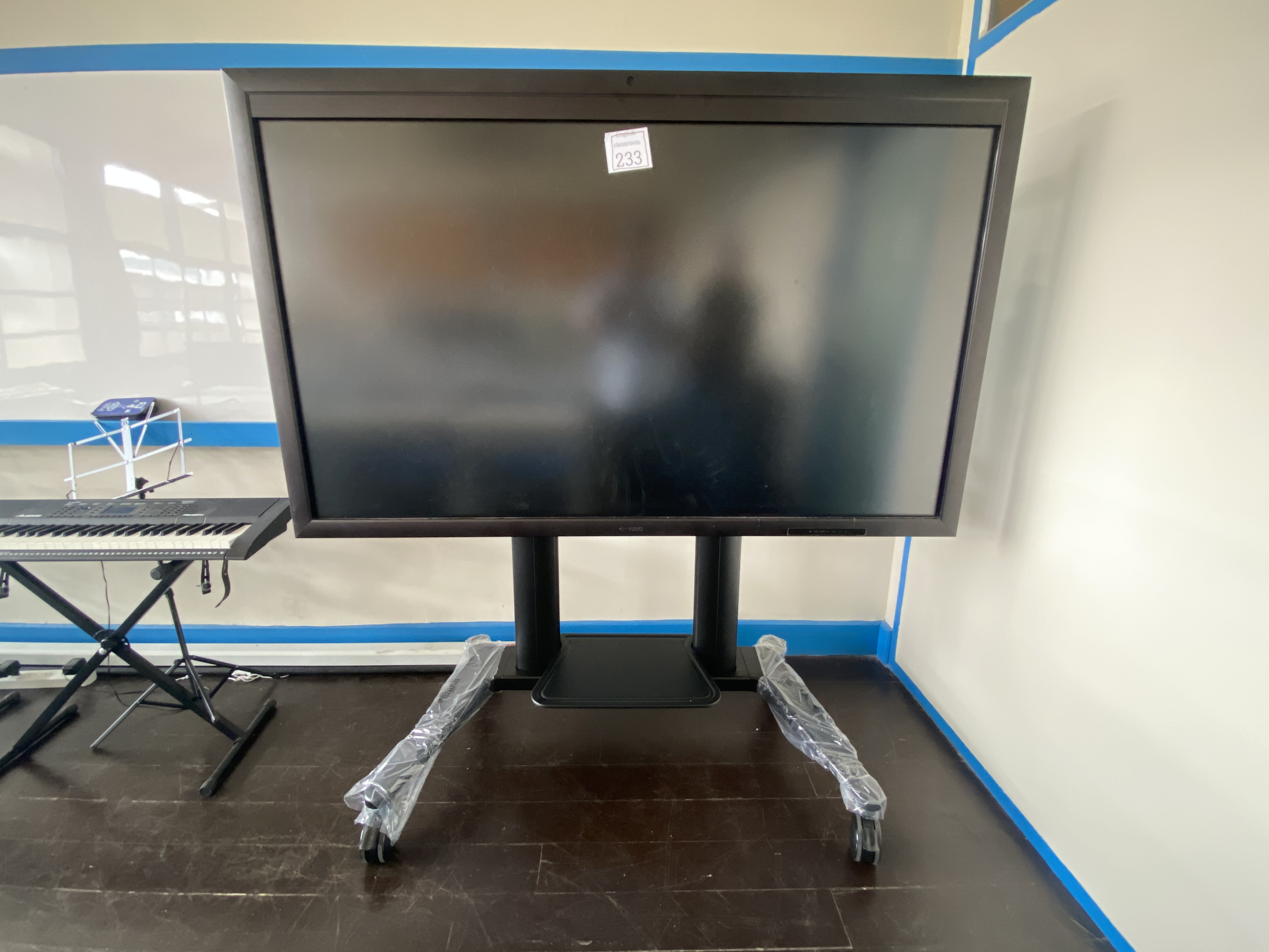 JMTVSTAND MT-F9300 ขาตั้งพื้นทีวีมีล้อเลื่อนTV Stand วัสดุ Aluminium อลูมิเนียม{สีดำ} แข็งแรง สวยหรู ทรงทันสมัย รองรับทีวี 70"-120"นิ้ว{รับประกัน 3 ปี }0964746498