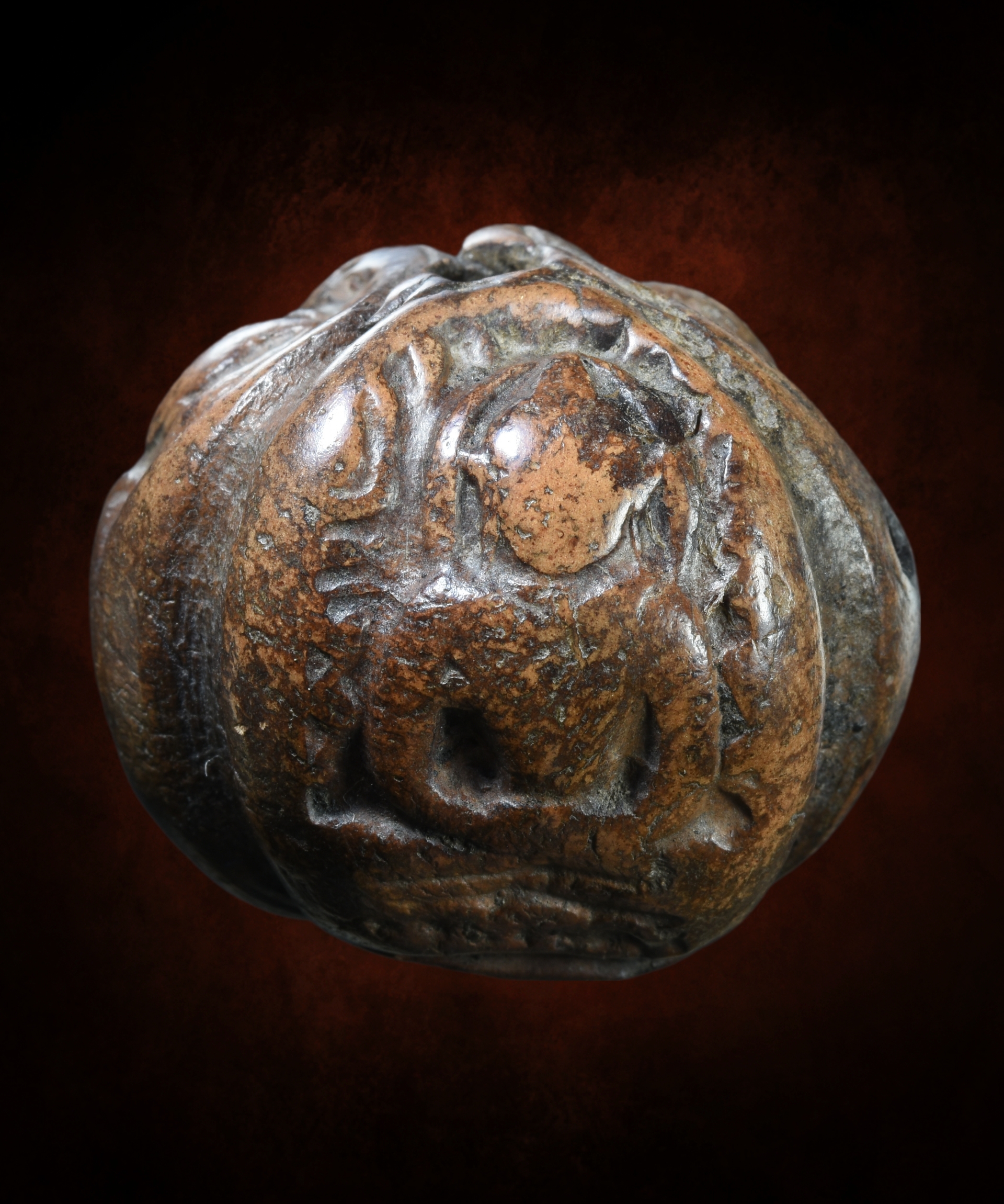 พระซุ้มกอสามหน้า เนื้อดิน