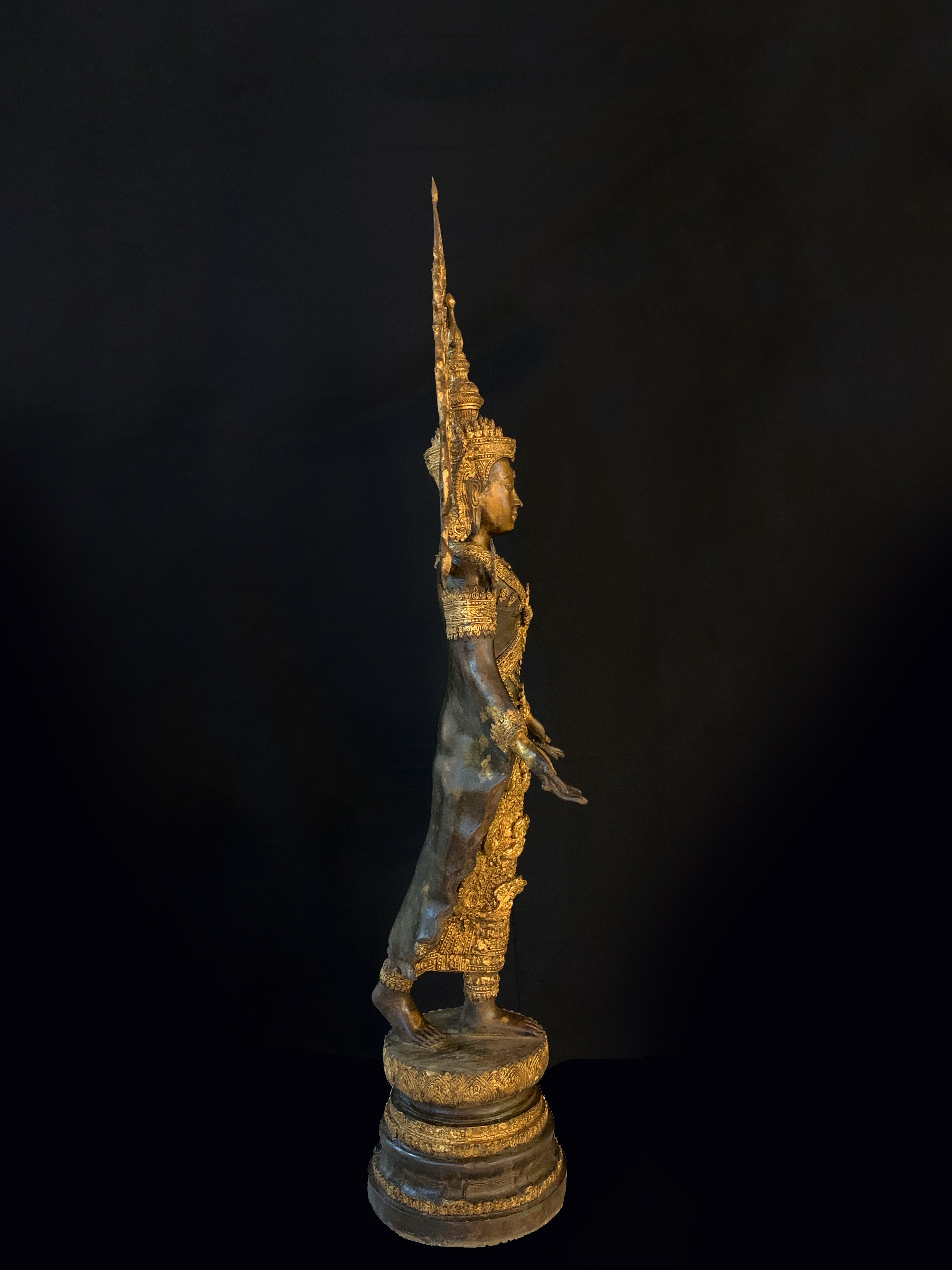 พระพุทธมหาจักรพรรดิ ปางเปิดโลก สูง 2 เมตร