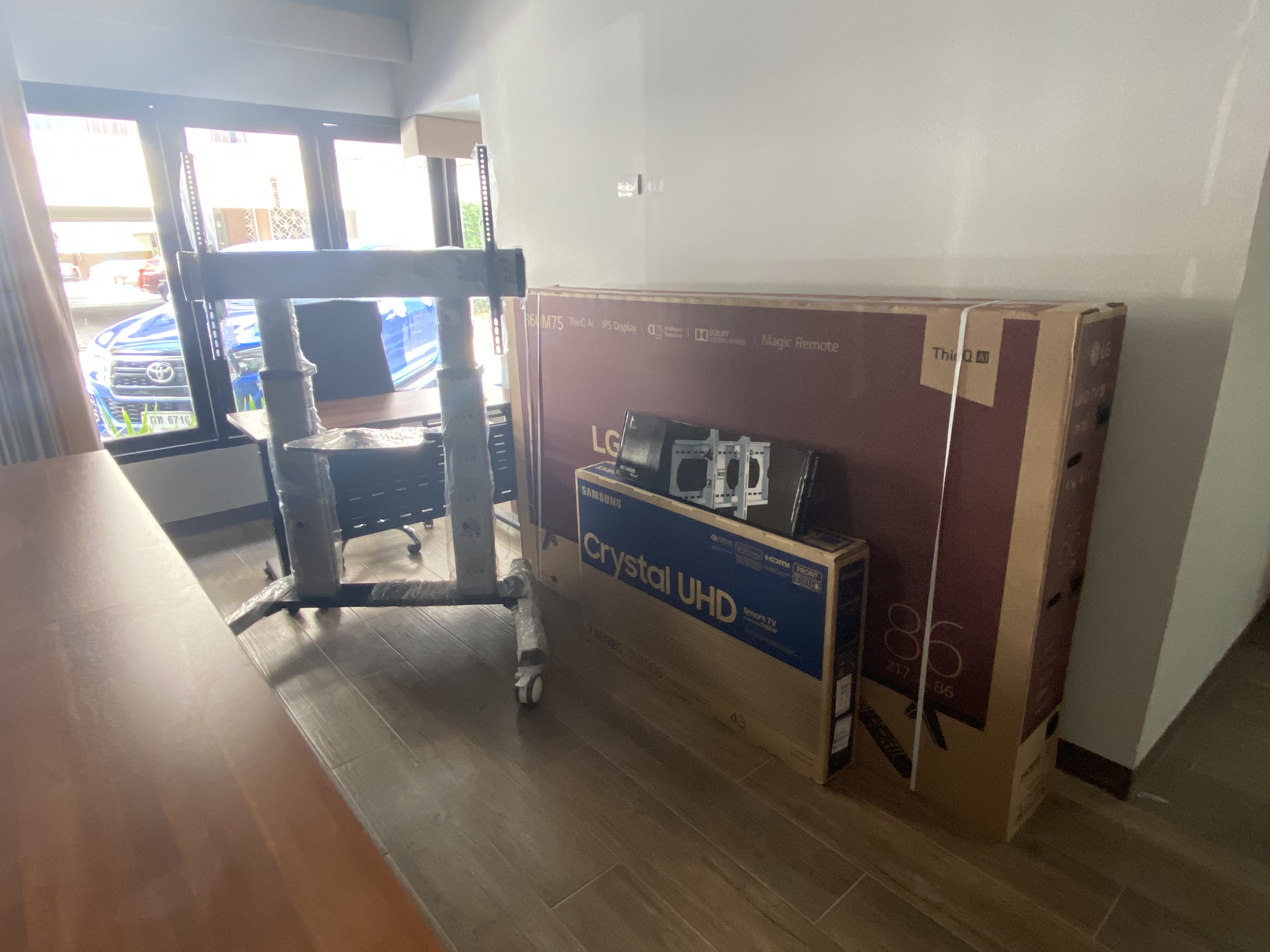 JMTVSTAND MT-F8200 ขาตั้งพื้นทีวีมีล้อเลื่อน(TV Stand) วัสดุ Aluminium อลูมิเนียม แบบล้อเลื่อนปรับสูง/ต่ำได้ 55"-98" นิ้ว{รับประกันสินค้า 3 ปี}0964746498