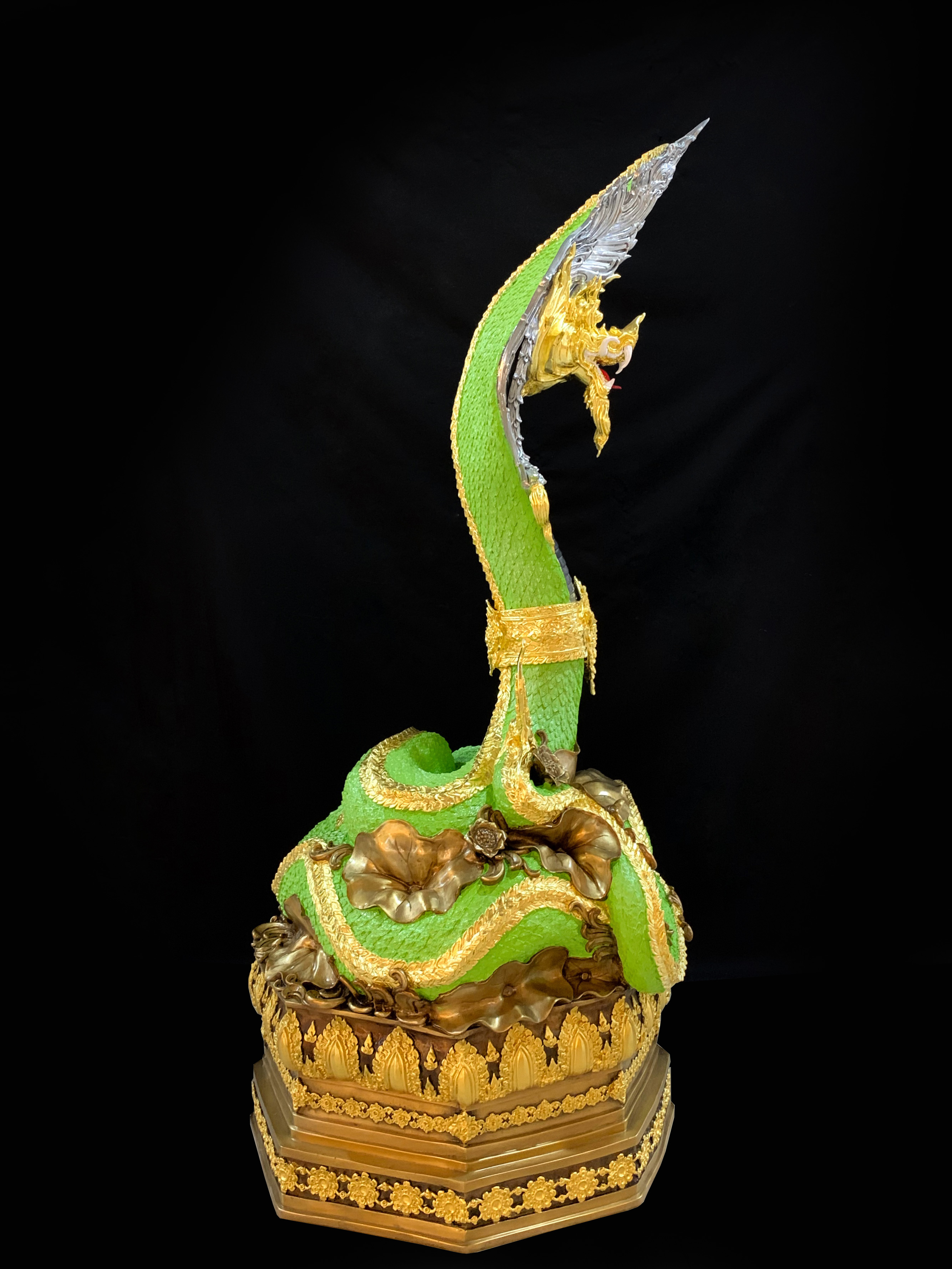 พญานาค สูง 149 cm.