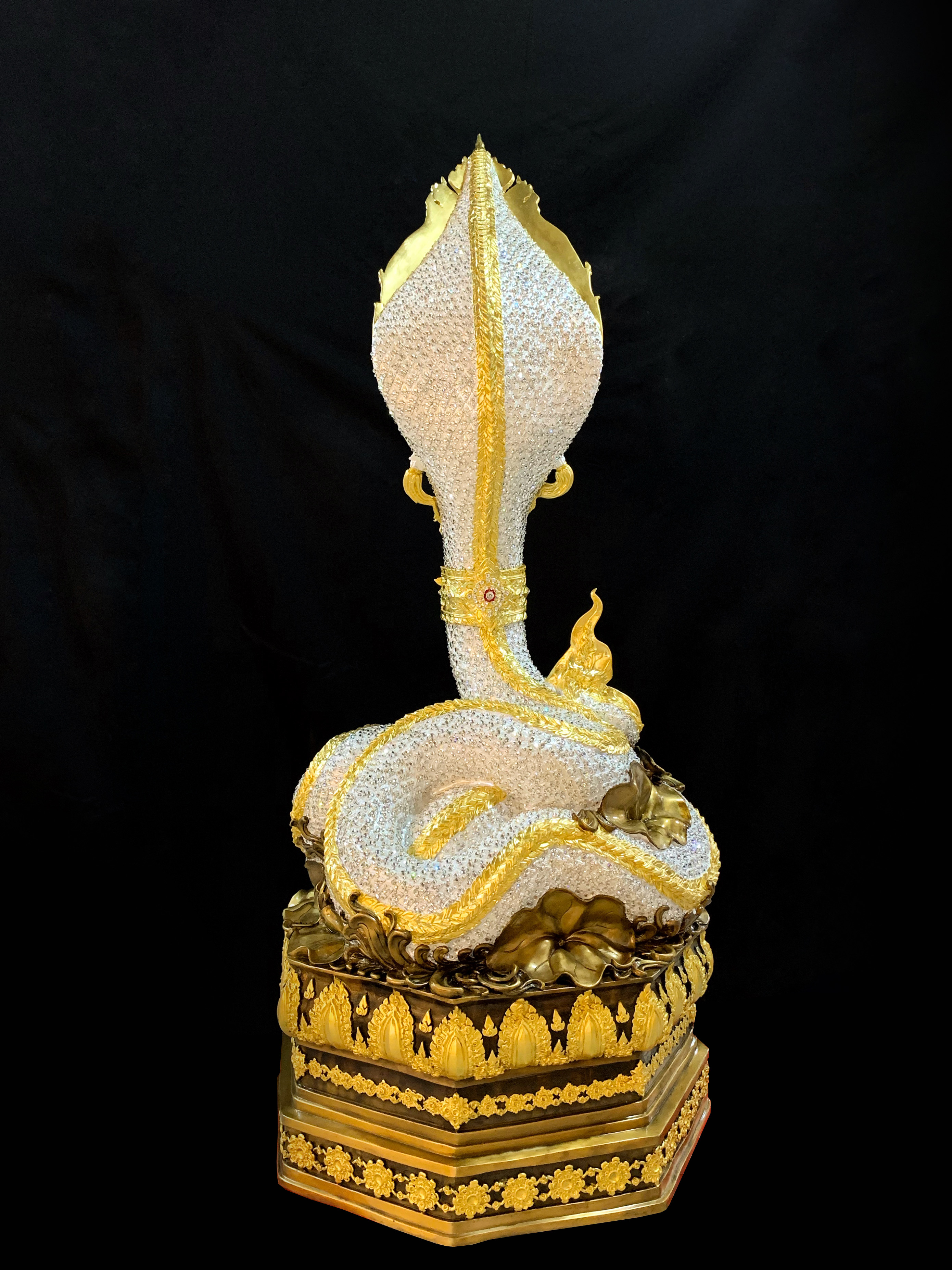 พญานาค สูง 149 cm.