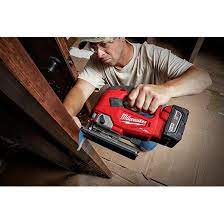 MILWAUKEE M18 FJS-502X จิ๊กซอว์ไร้สาย 18V พร้อมเครื่องชาร์จและแบต 18V@5.0AH x 2 ก้อน กล่องพลาสติก