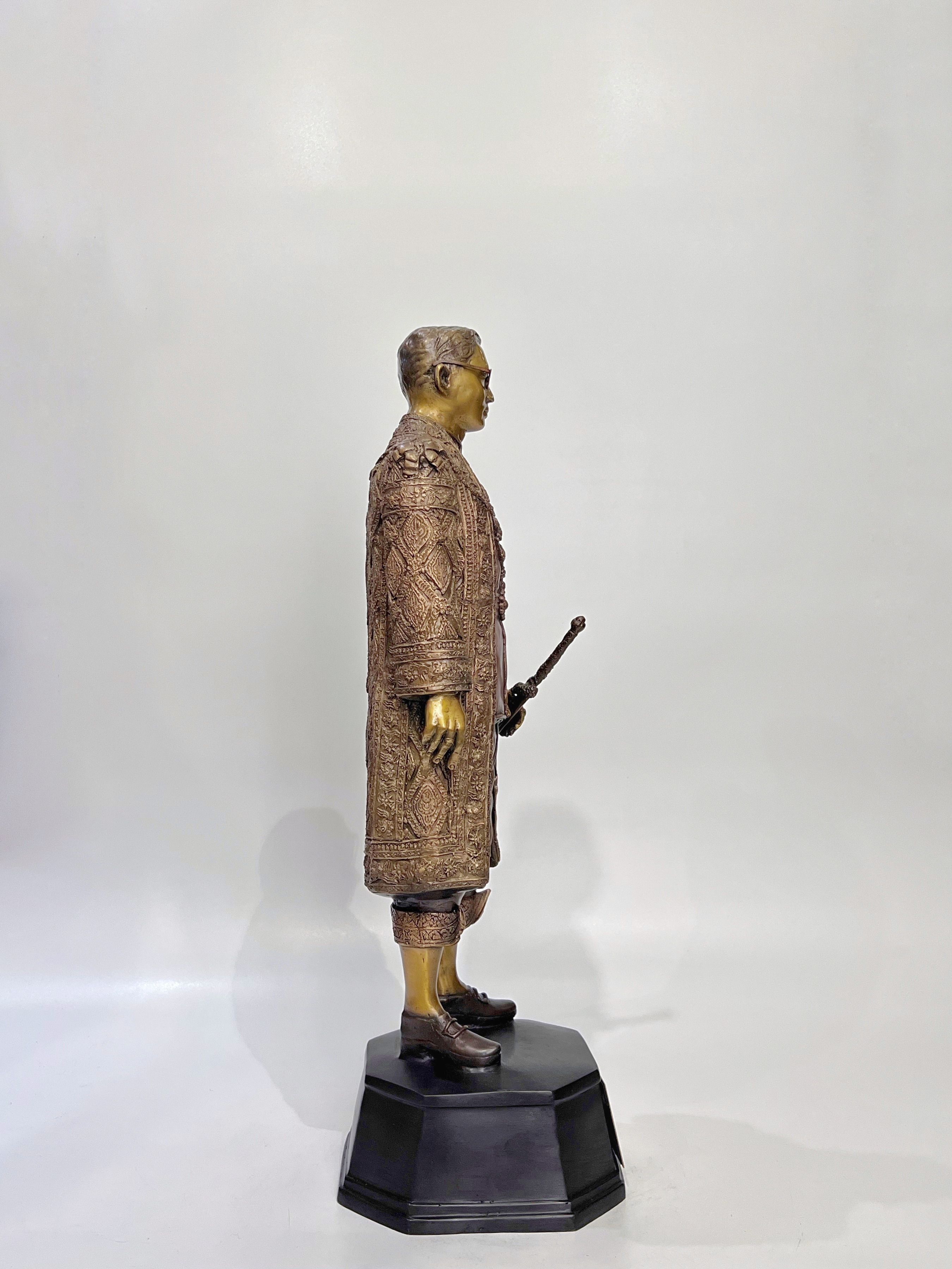 ประติมากรรมชุด 9 รัชกาล หน้าตัก 9 นิ้ว