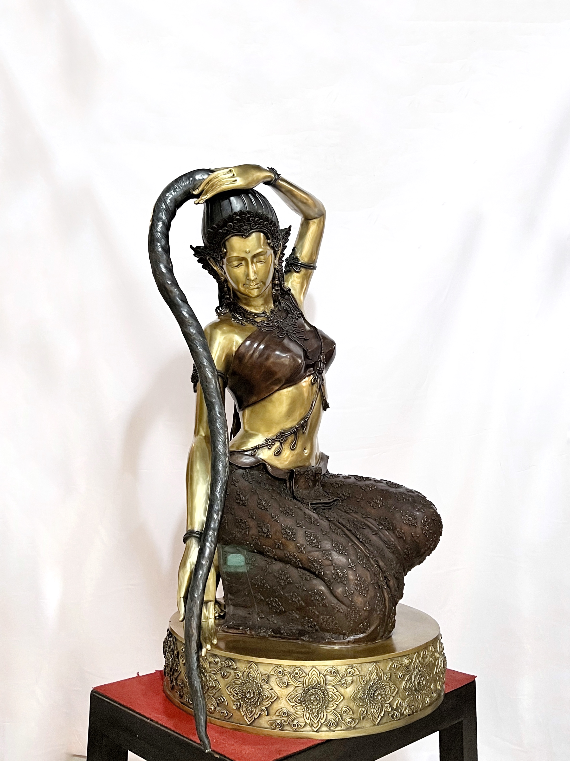 พระแม่ธรณีบีบมวยผม หน้าตัก 30 นิ้ว