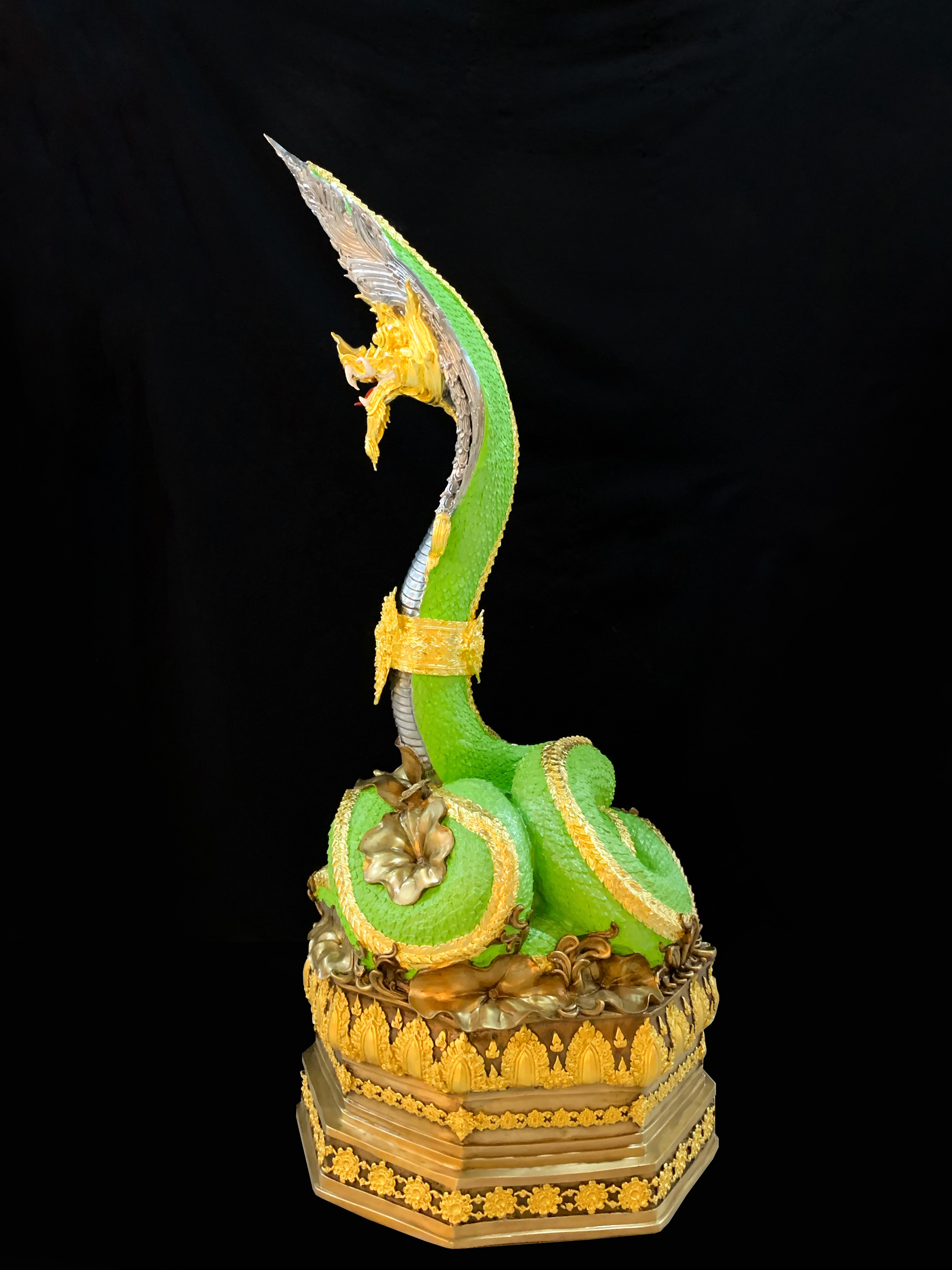 พญานาค สูง 149 cm.