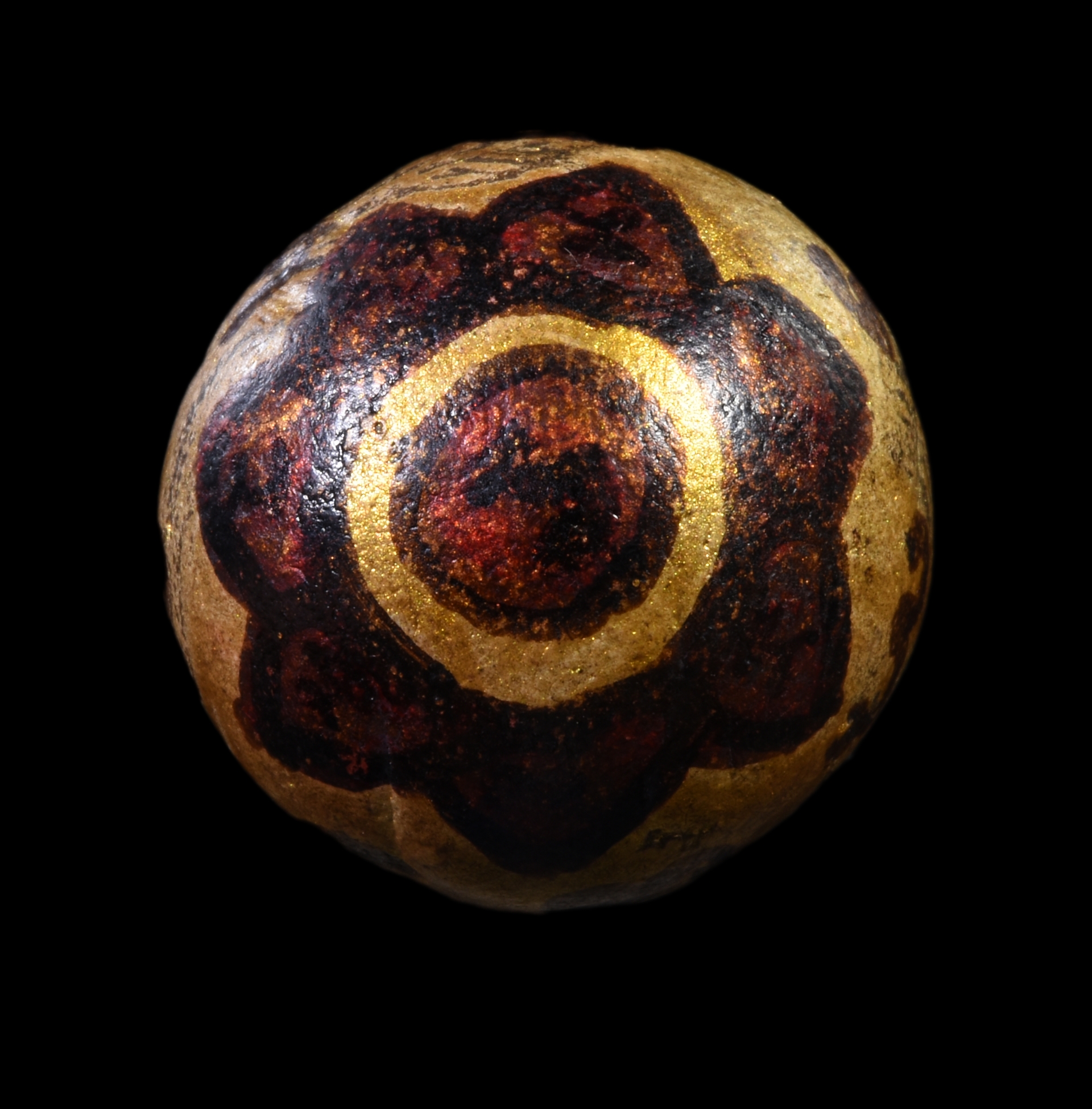 ลูกอมเนื้อผง ปิดทอง ลงยันต์