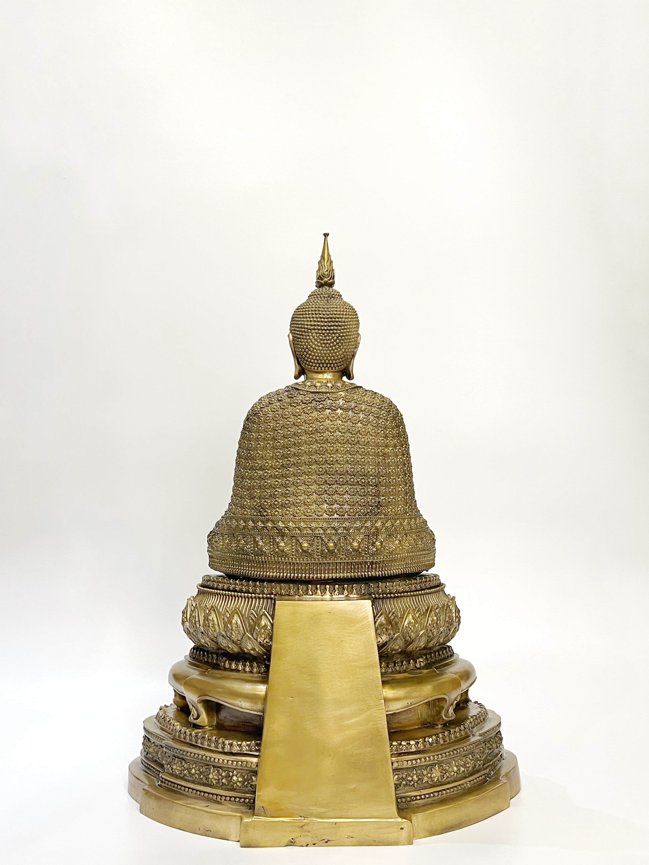 พระแก้วมรกต ทรงเครื่องฤดูหนาว หน้าตัก 9 นิ้ว