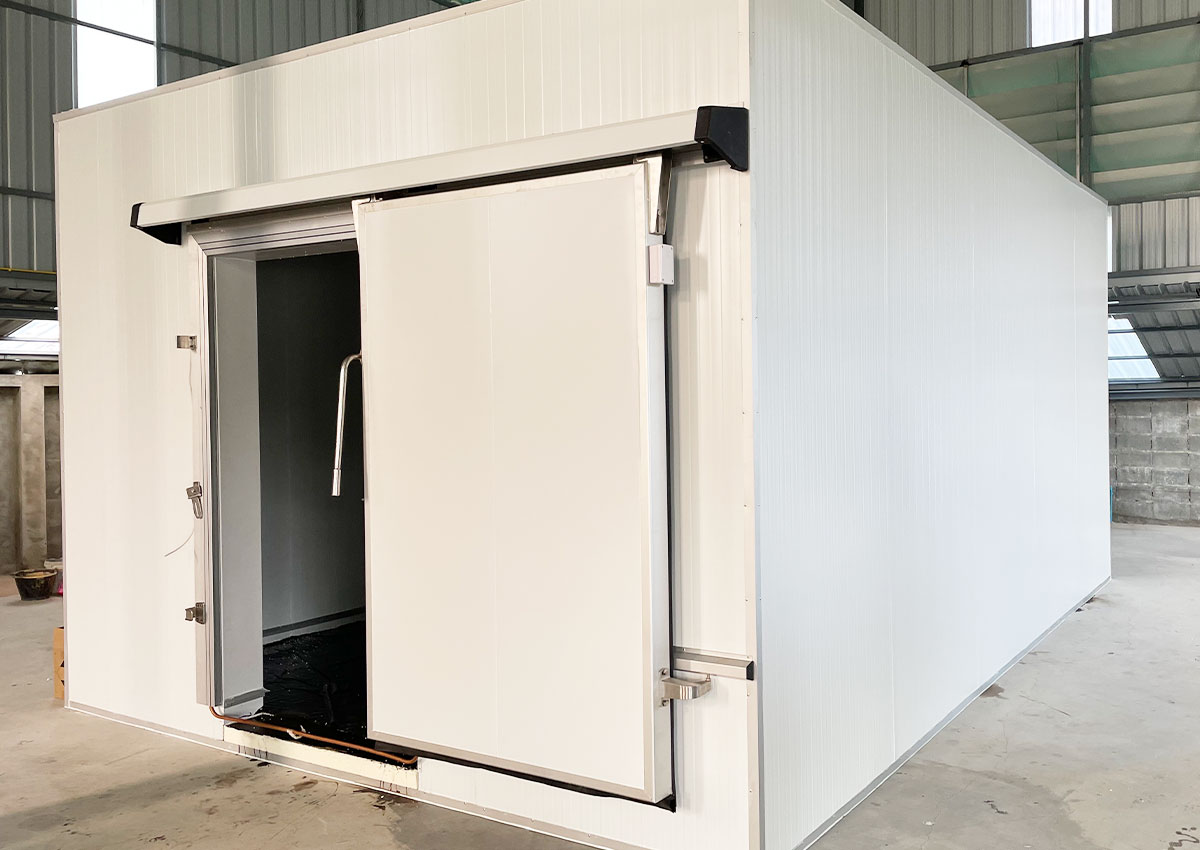 ประตูบานเลื่อนห้องเย็น บานสไลด์ ขนาด 1.50 x 2.00 เมตร กว้าง สูง