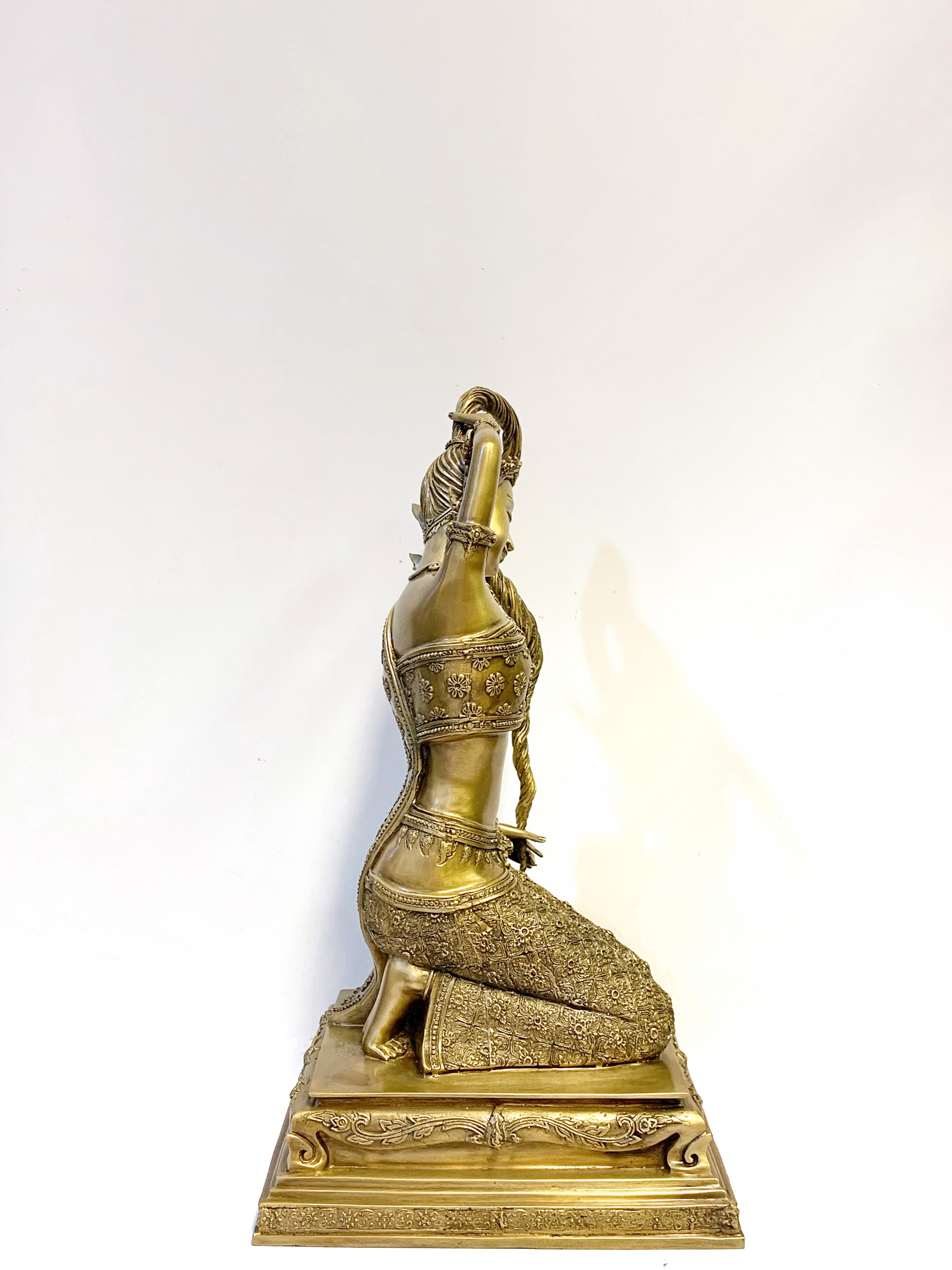 พระแม่ธรณีบีบมวยผม หน้าตัก 9 นิ้ว