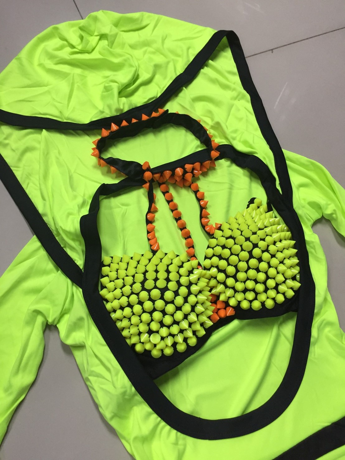 ชุดแดนซ์เซอร์ พริตตี้ นักร้อง ชุดเต้นสีนีออน