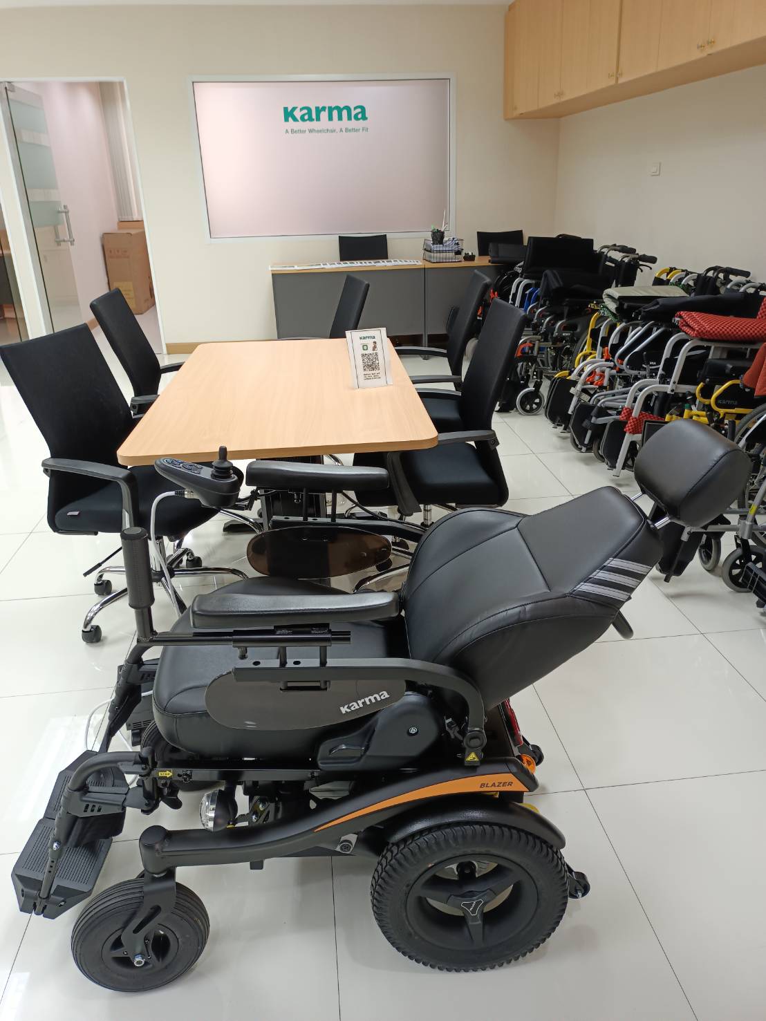 รถเข็นไฟฟ้าคาร์ม่า รุ่น Blazer Captain พนักพิงหลังปรับเอนได้ รับประกันศูนย์ 5 ปี (รุ่นยอดนิยม)