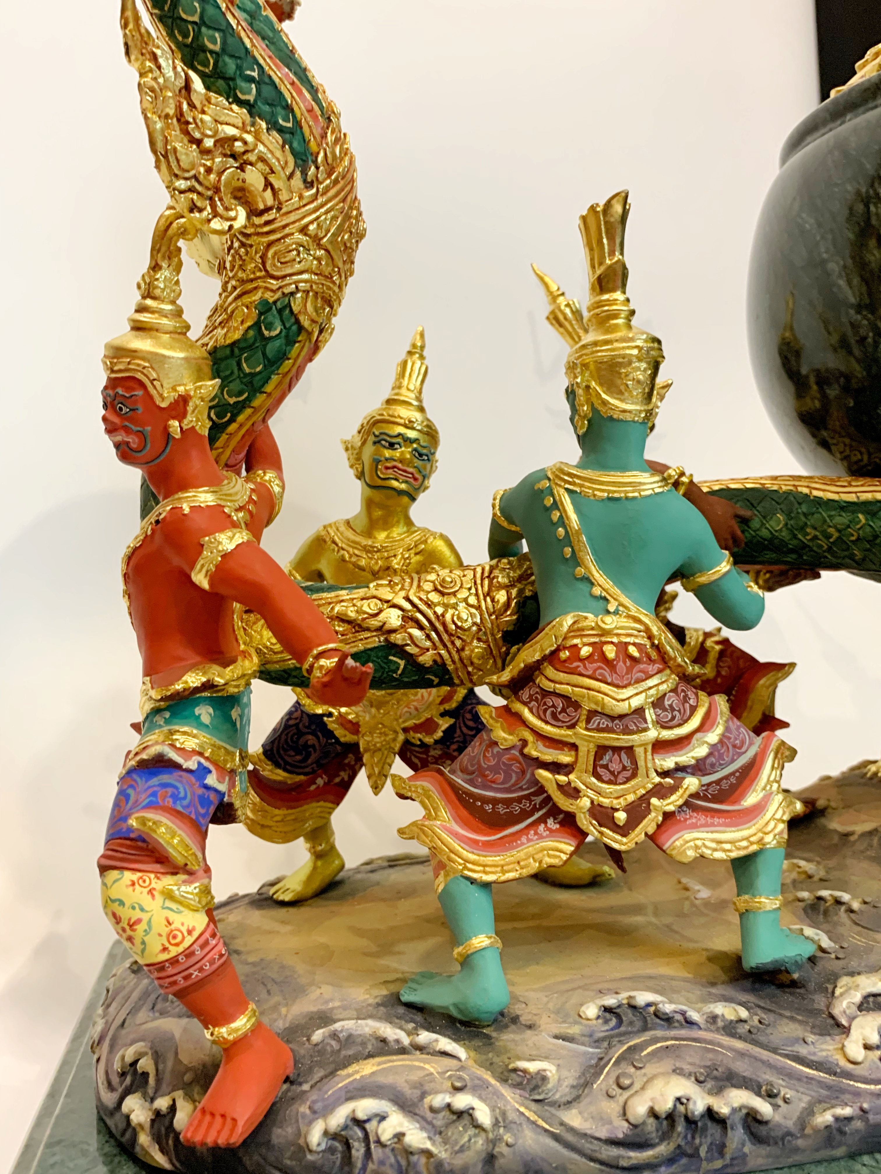 ครอบน้ำอมฤต พระนารายณ์กวนเกษียรสมุทร พร้อมฐานหินอ่อน