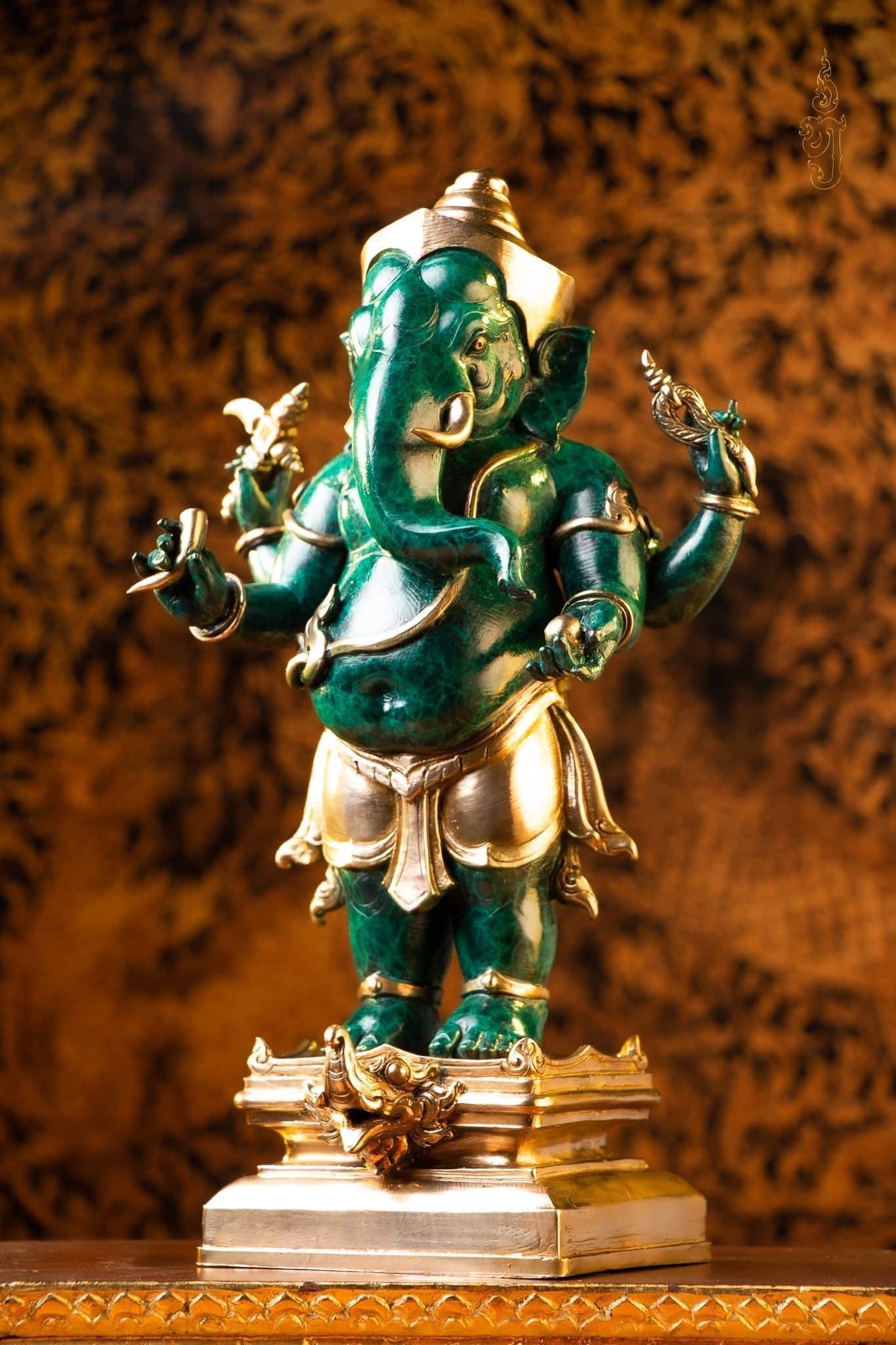 ปิด : ผลงาน "พระวินายักจตุรถีคเณศวร์" เทวรูปสรงน้ำ