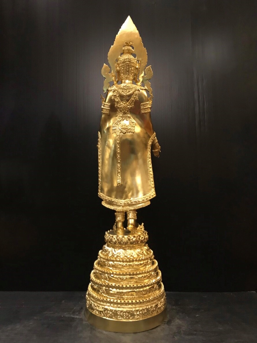 พระพุทธมหาจักรพรรดิ ปางเปิดโลก สูง 32 นิ้ว