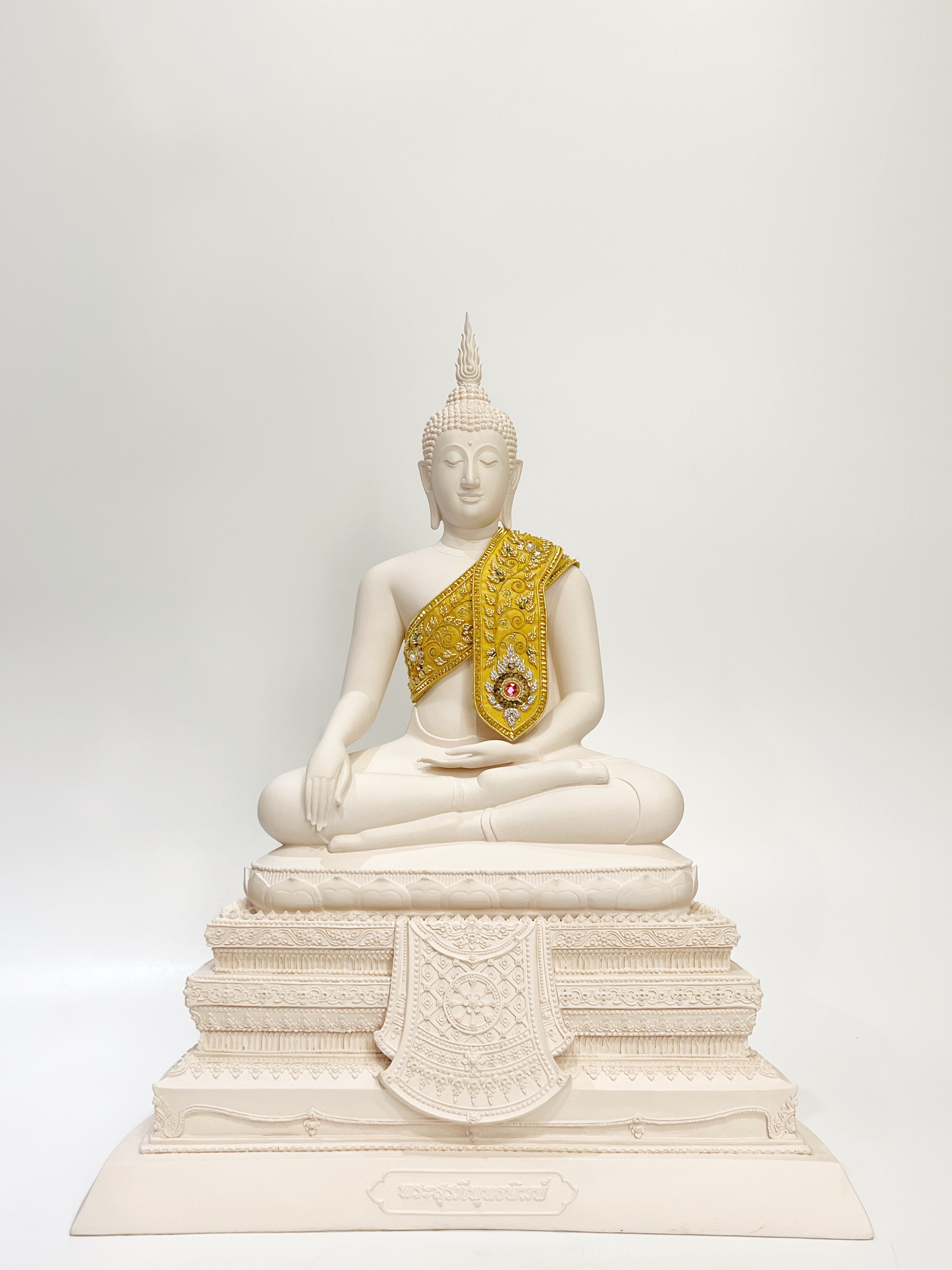 สังฆาฏิปักดิ้นทอง สำหรับพระพุทธรูปขนาดหน้าตัก 9 นิ้ว