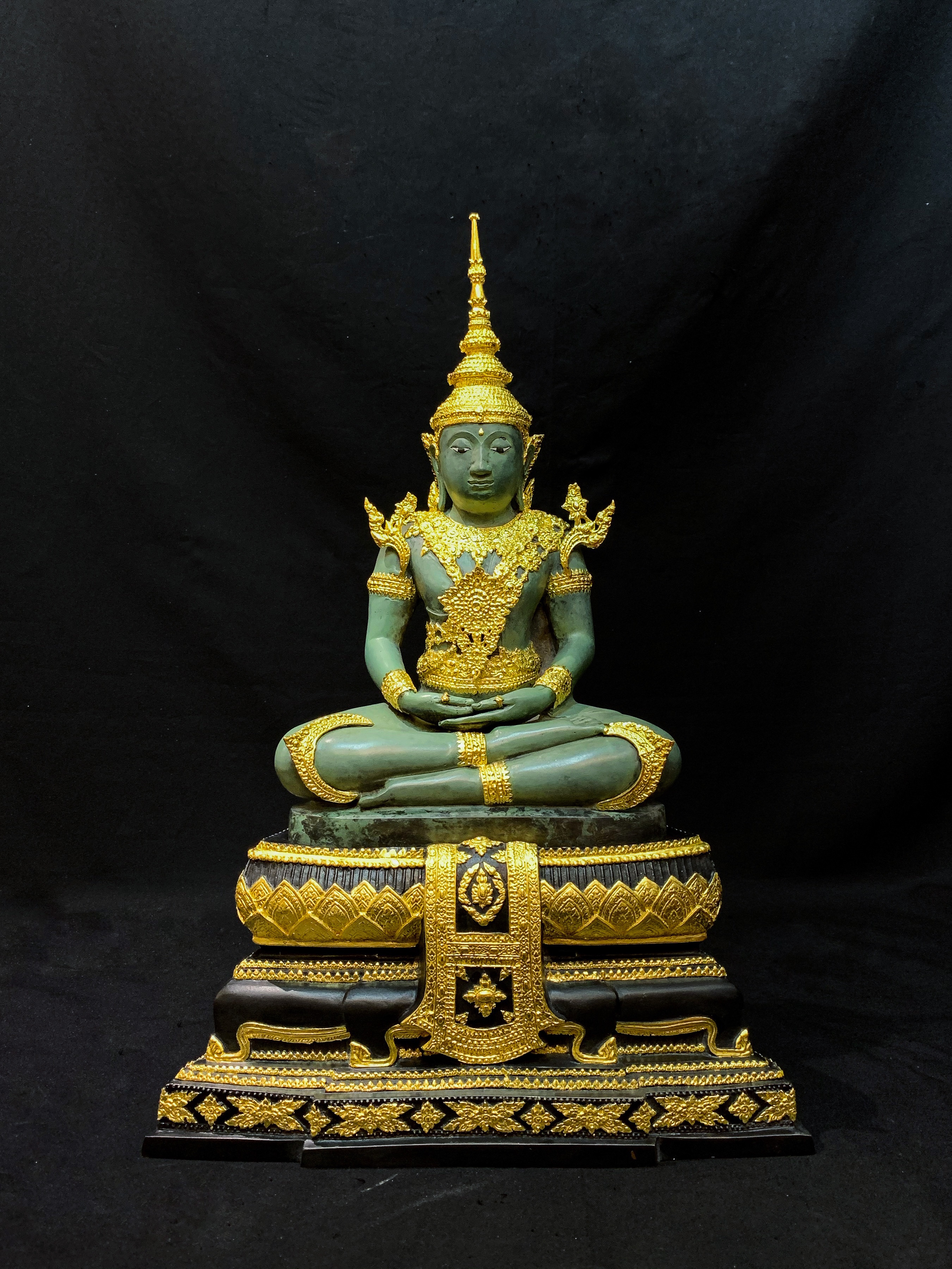 พระแก้วมรกต ทรงเครื่องฤดูร้อน หน้าตัก 9 นิ้ว