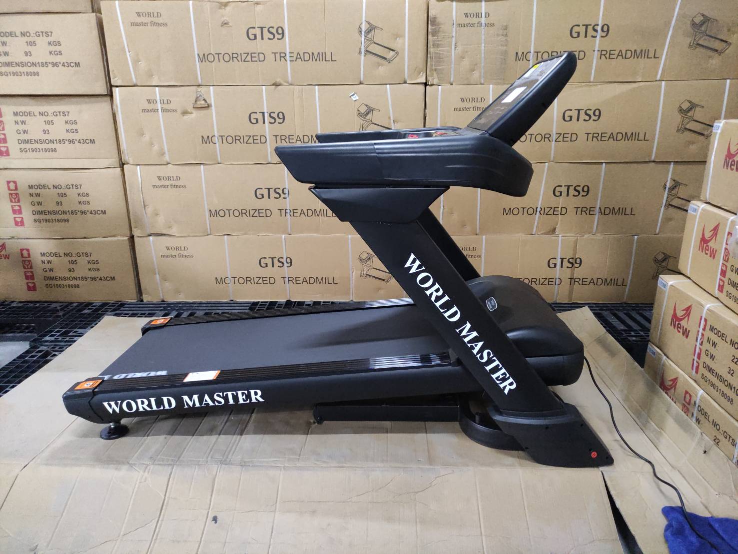 ลู่วิ่งไฟฟ้าcommercial รุ่นGTS6 World Master มอเตAC5.0แรงม้า เล่นเกมส์APP ZWIFTได้