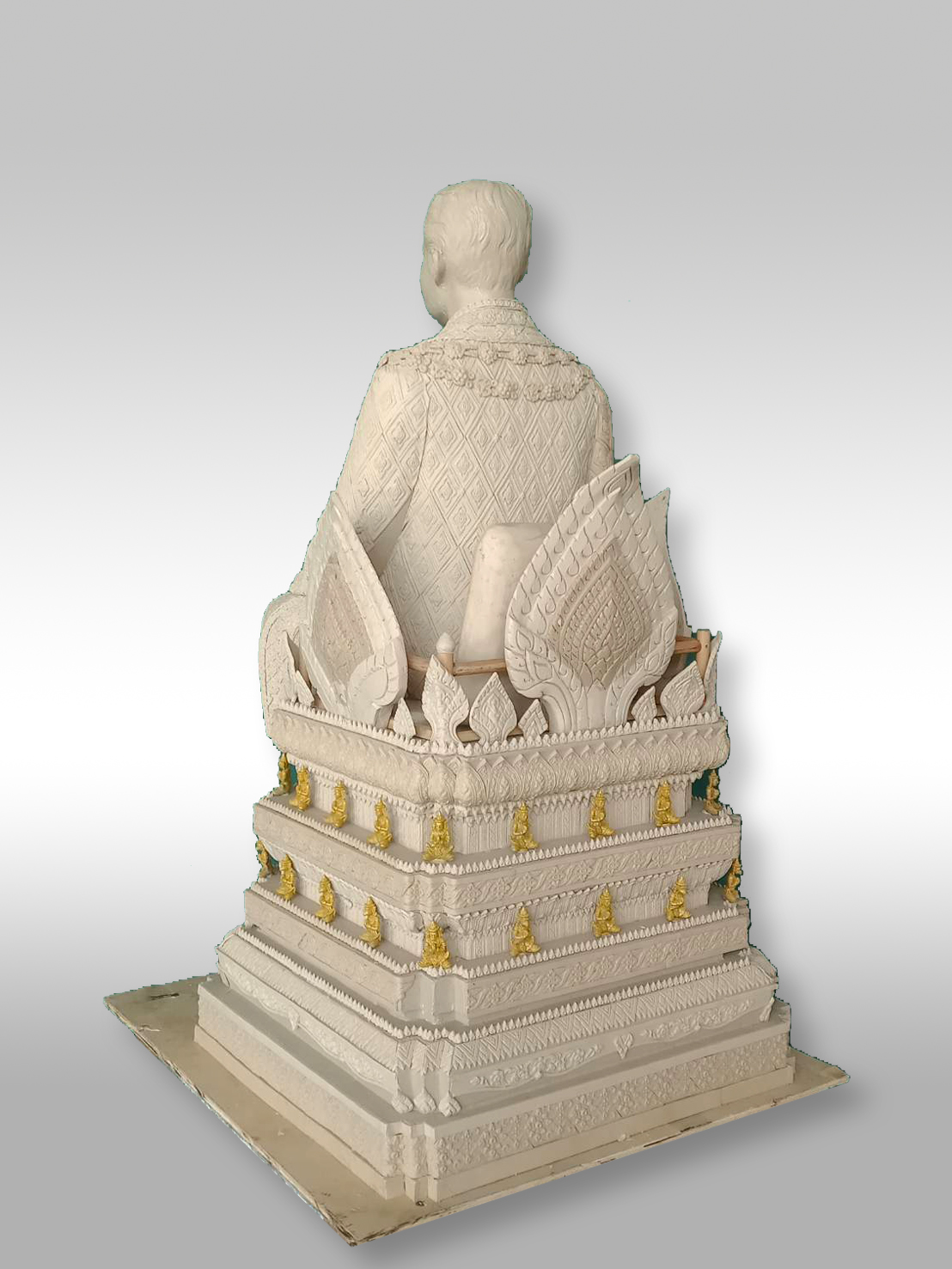 รัชกาลที่ 5 นั่งบัลลังก์ หน้าตัก 20 นิ้ว