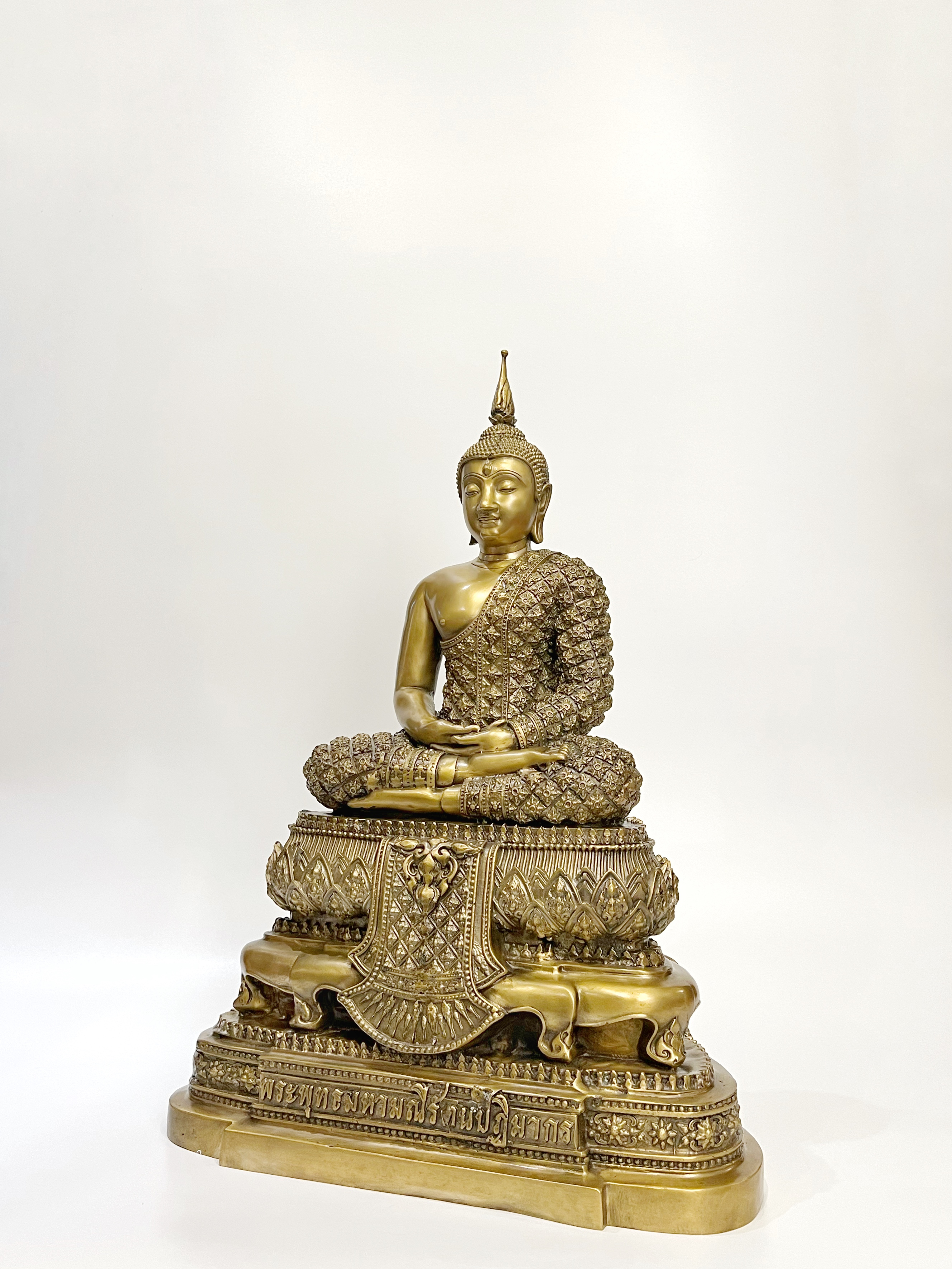 พระแก้วมรกต ทรงเครื่องฤดูฝน หน้าตัก 9 นิ้ว