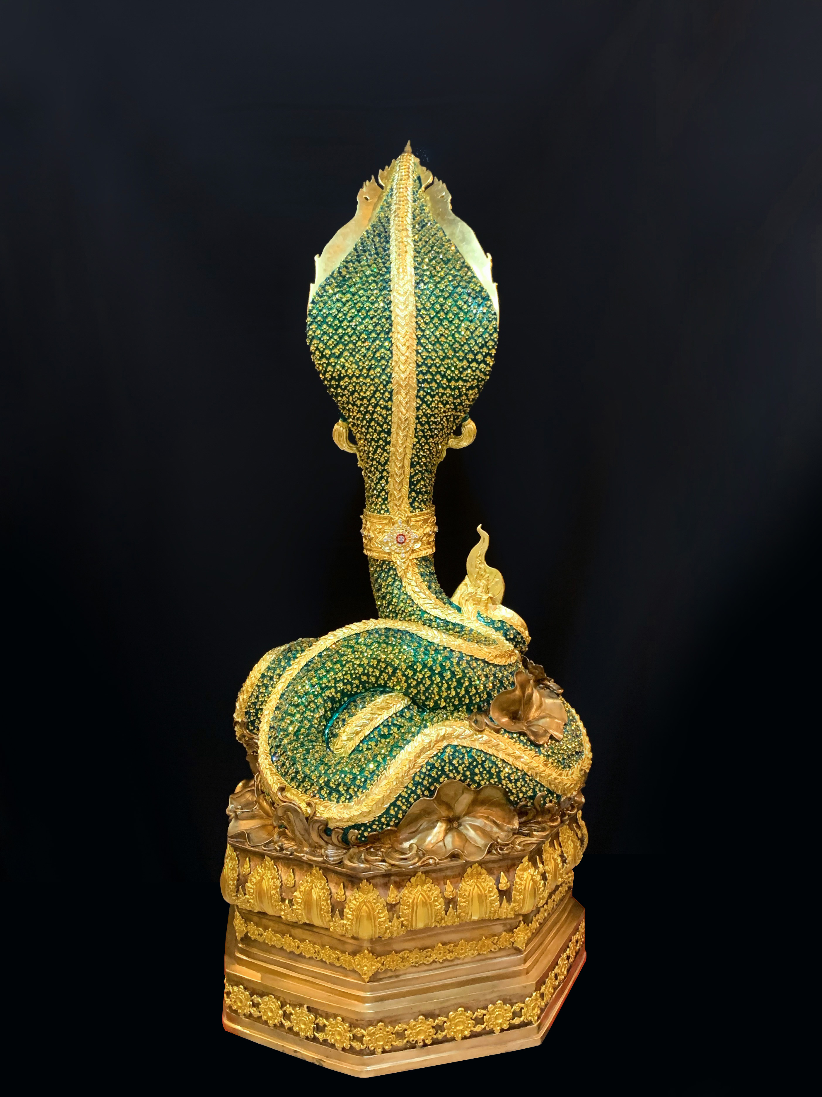 พญานาค สูง 149 cm.