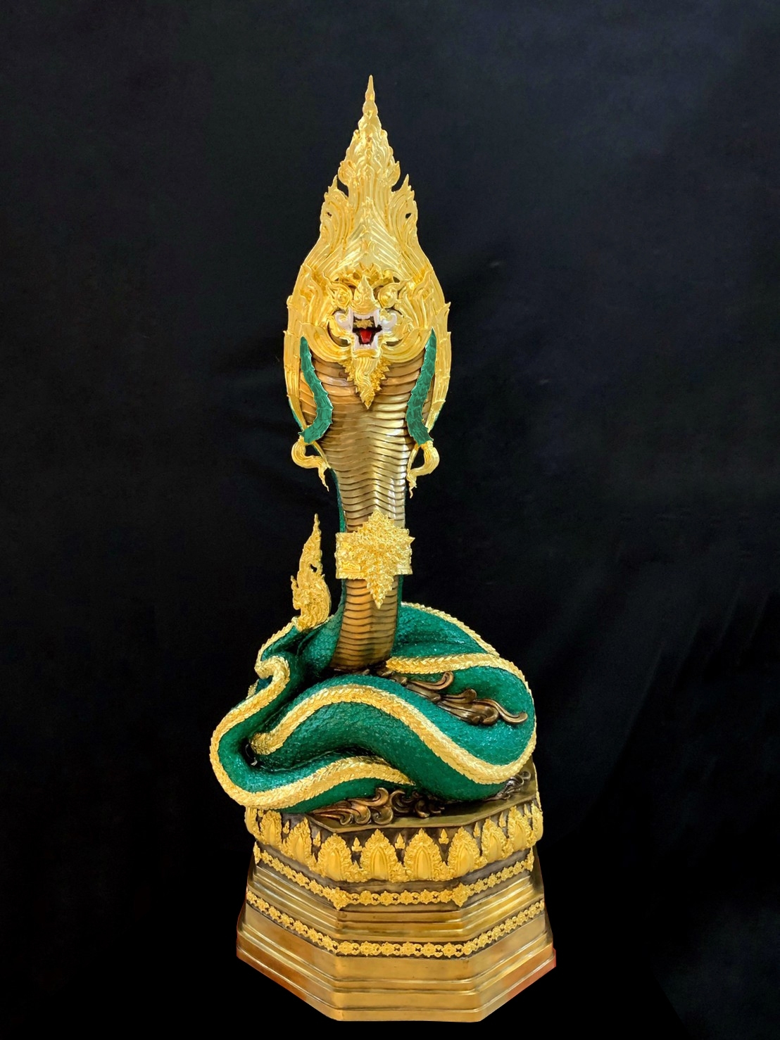 พญานาค สูง 159 cm.