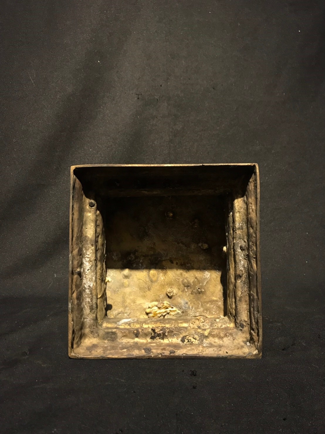 ฐานสัมฤทธิ์ ทรงสี่เหลี่ยม