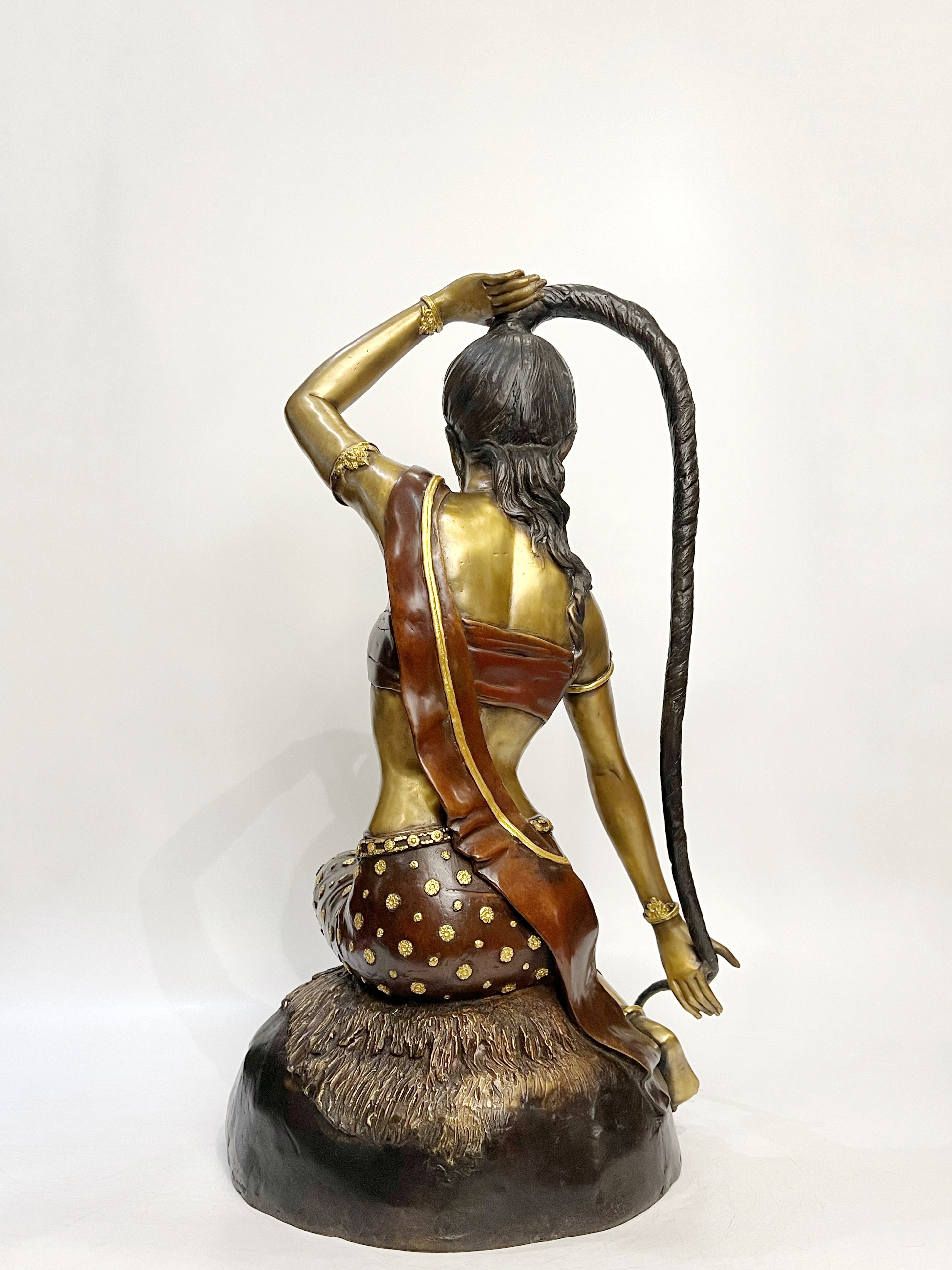 พระแม่ธรณีบีบมวยผม หน้าตัก 12 นิ้ว