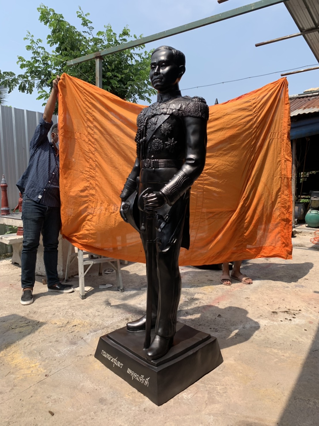 เสด็จเตี่ยกรมหลวงชุมพร สูง 180 cm