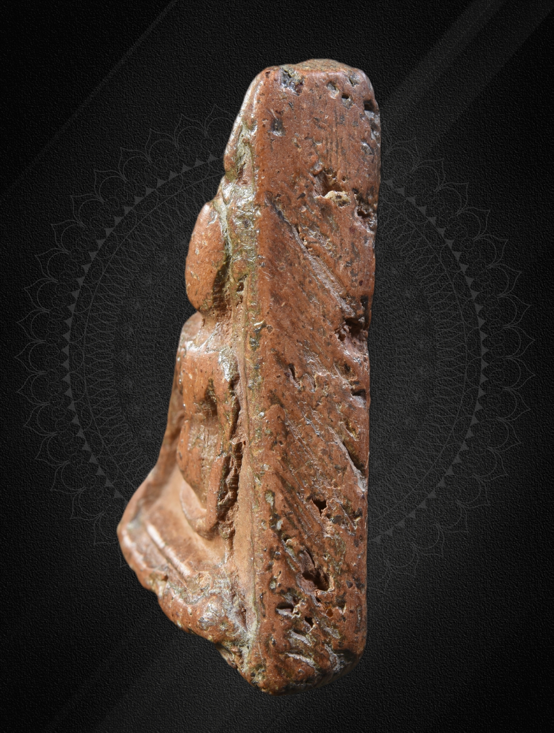 พระนางพญา พิมพ์เข่าตรง