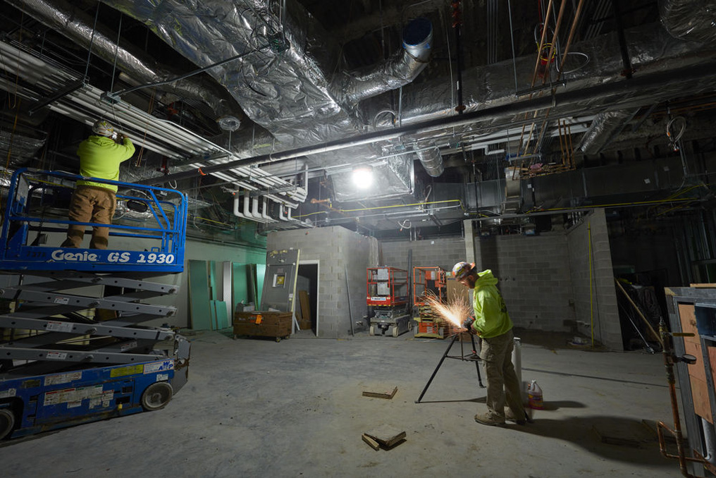 MILWAUKEE รุ่น M18 TAL-501 ไฟส่องพื้นที่ 360 องศา และส่องแสงกระจาย 90 องศาแรงดัน 18 โวลท์ พร้อมแท่นชาร์จและแบต 5.0AH x 1 ก้อน