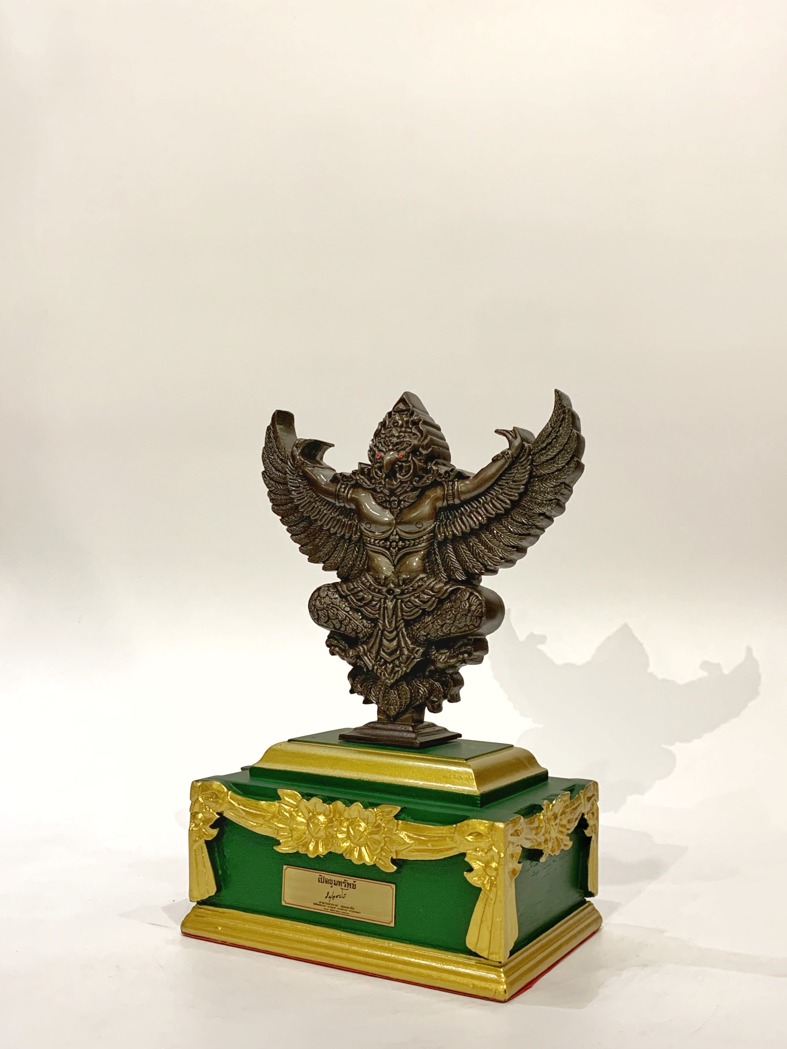 พญาครุฑองค์บูชา รุ่น เปิดขุมทรัพย์