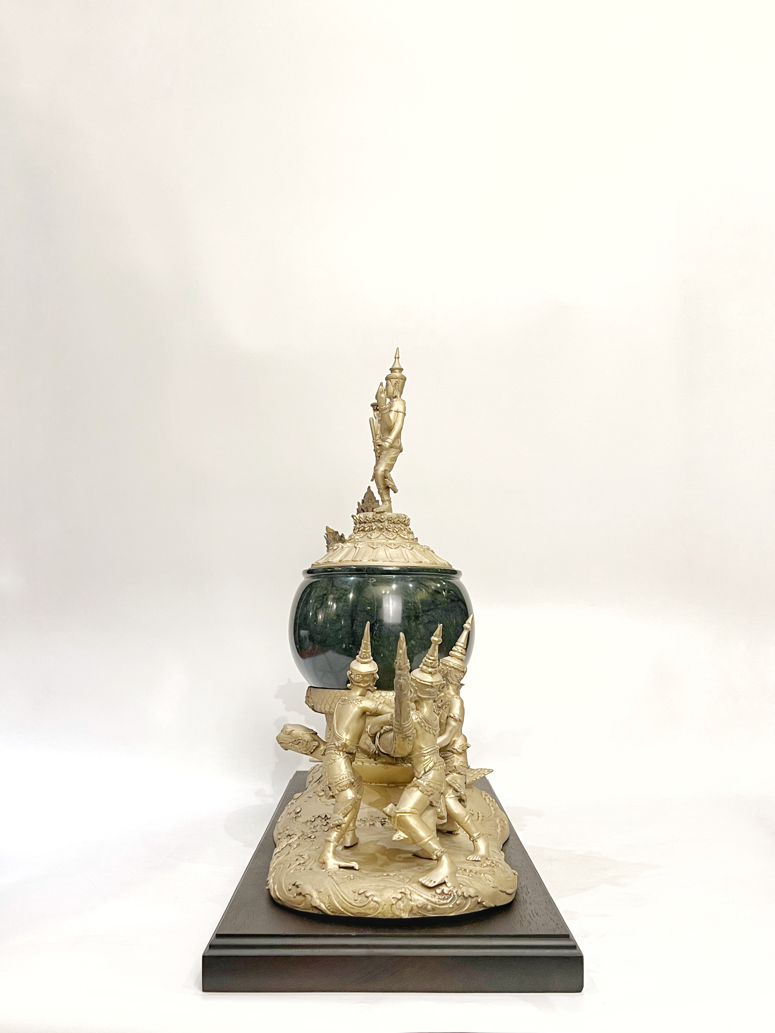 ครอบน้ำอมฤต พระนารายณ์กวนเกษียรสมุทร พร้อมฐานไม้มะค่า