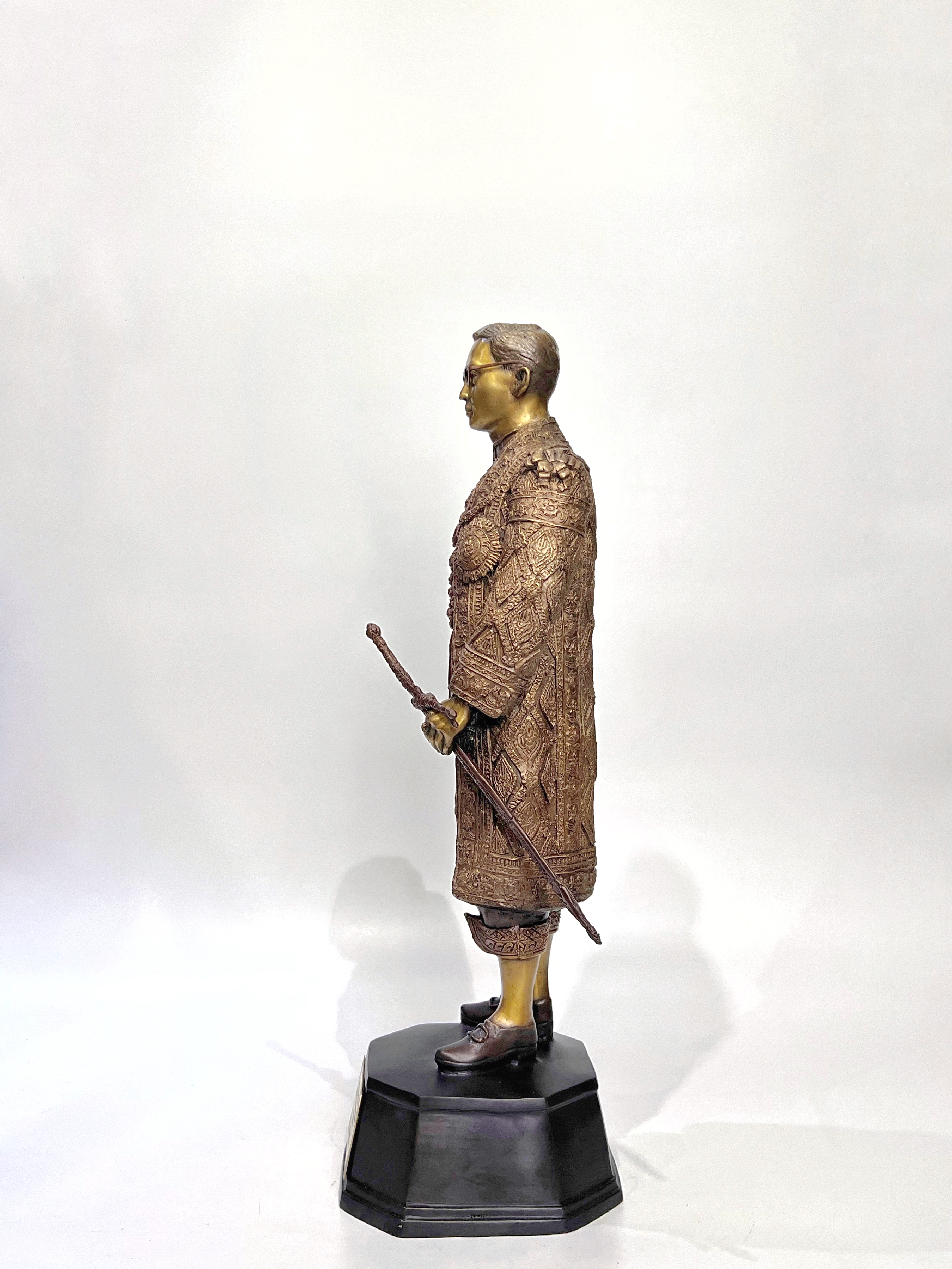 ประติมากรรมชุด 9 รัชกาล หน้าตัก 9 นิ้ว