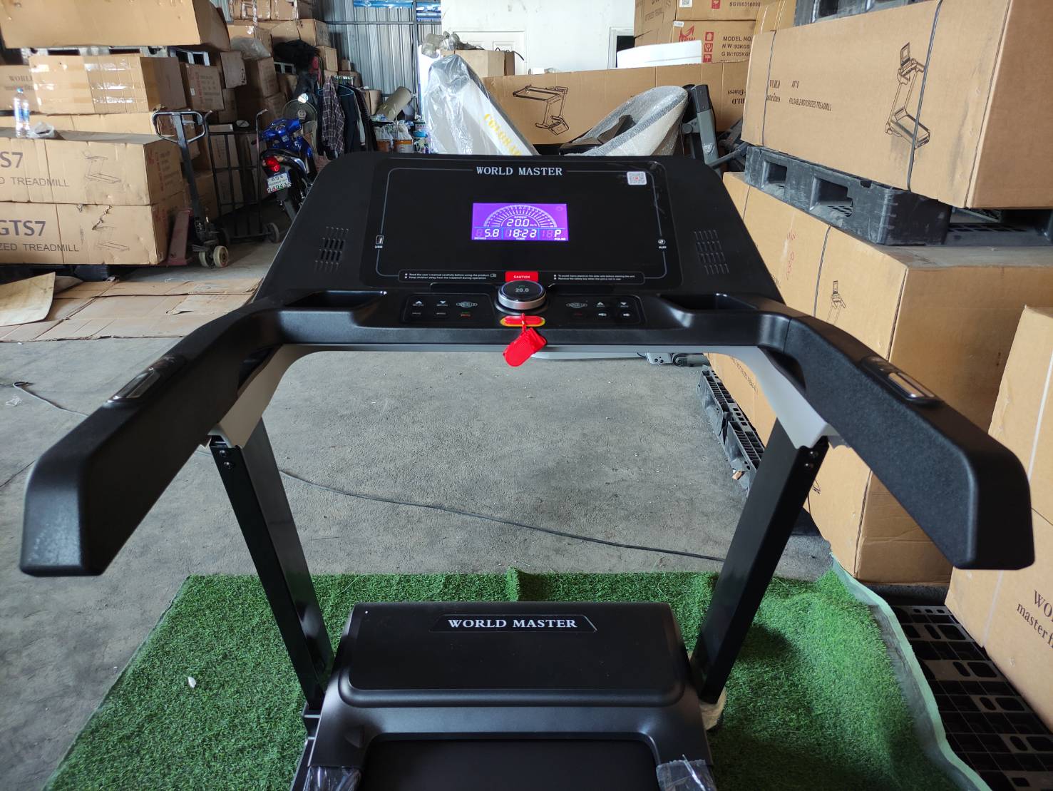 ลู่วิ่งไฟฟ้าWORLD MASTER รุ่น AT8 อเตอร์ 4.5แรงม้า เล่นAPP Zwift ได้